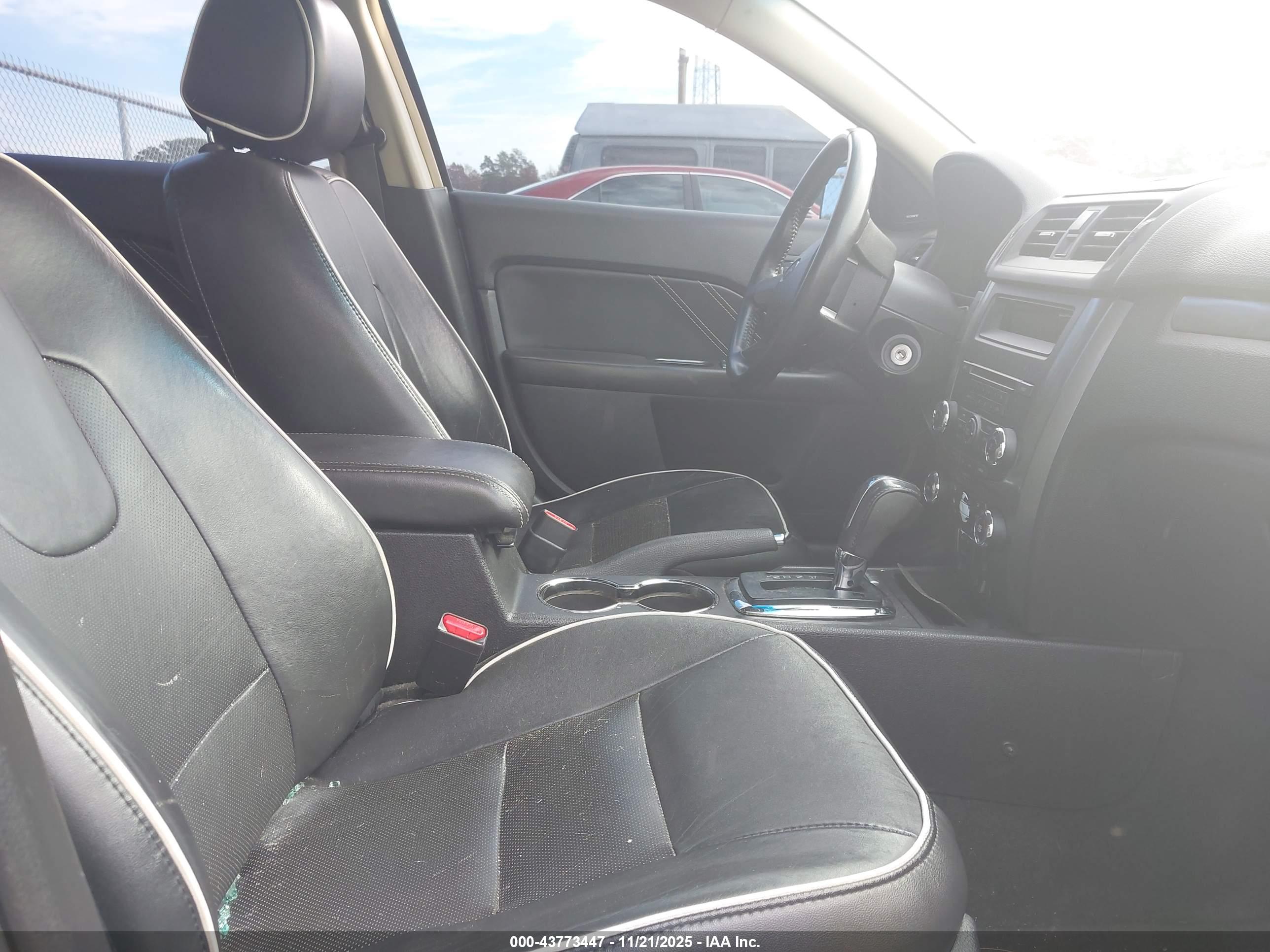FORD FUSION image 5