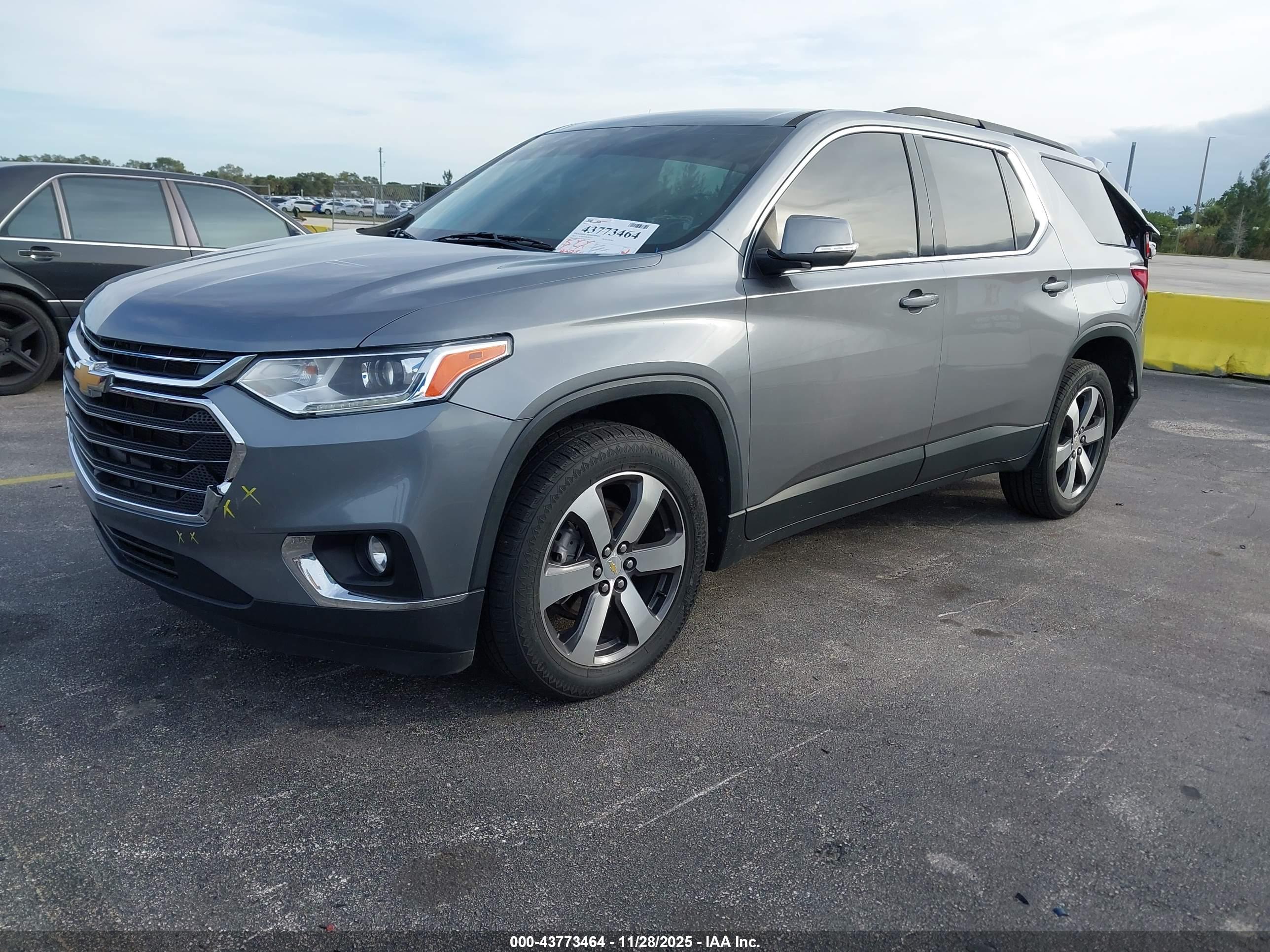 CHEVROLET TRAVERSE image 2