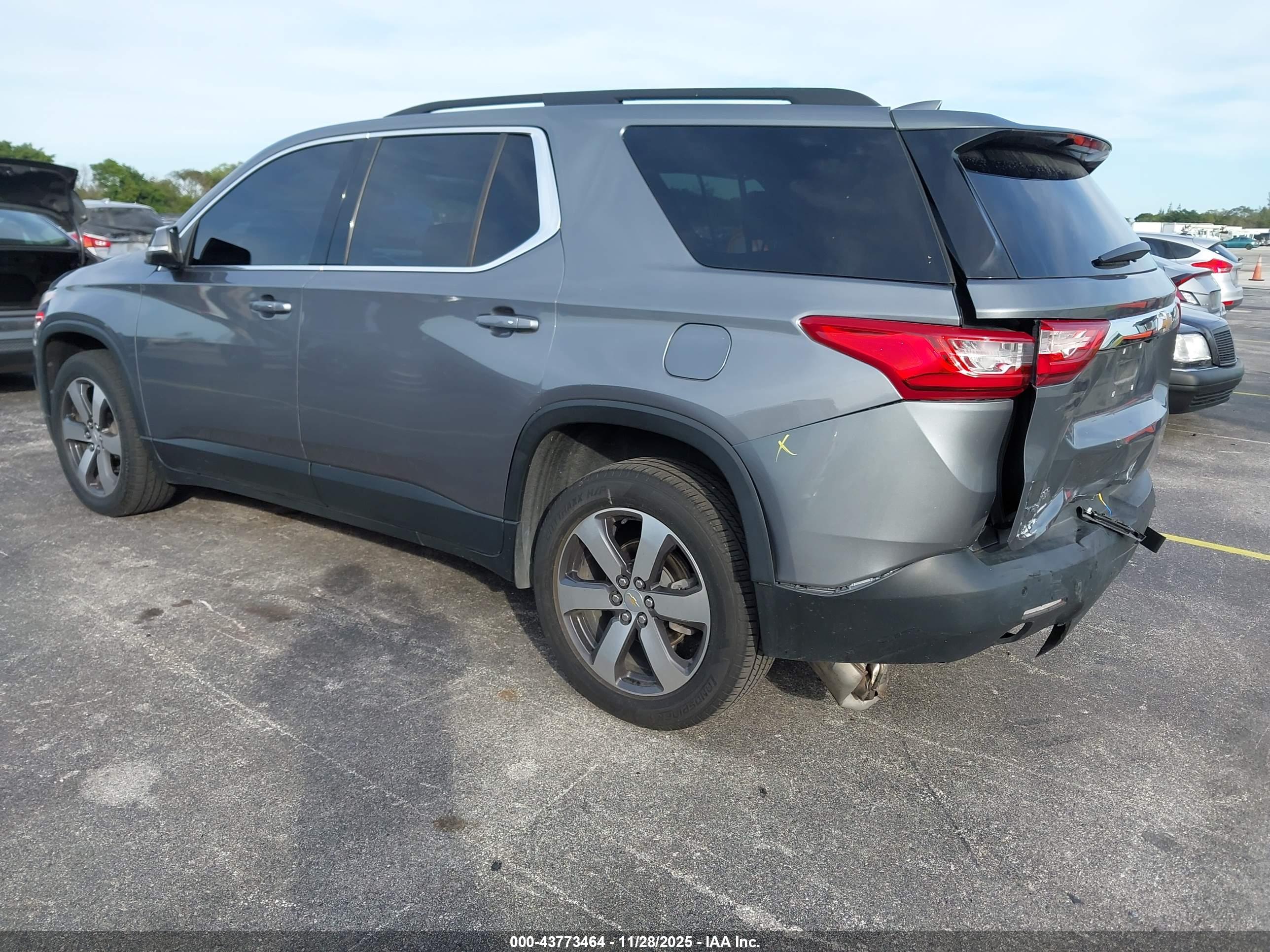 CHEVROLET TRAVERSE image 3