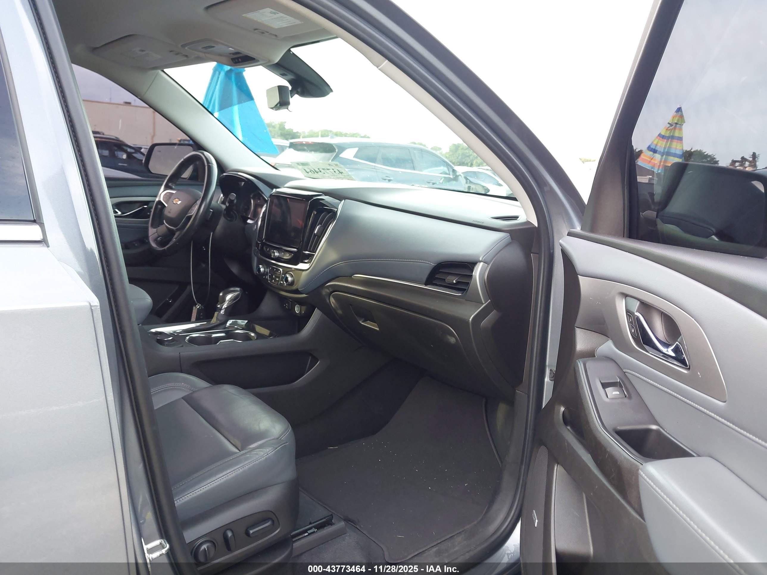 CHEVROLET TRAVERSE image 5