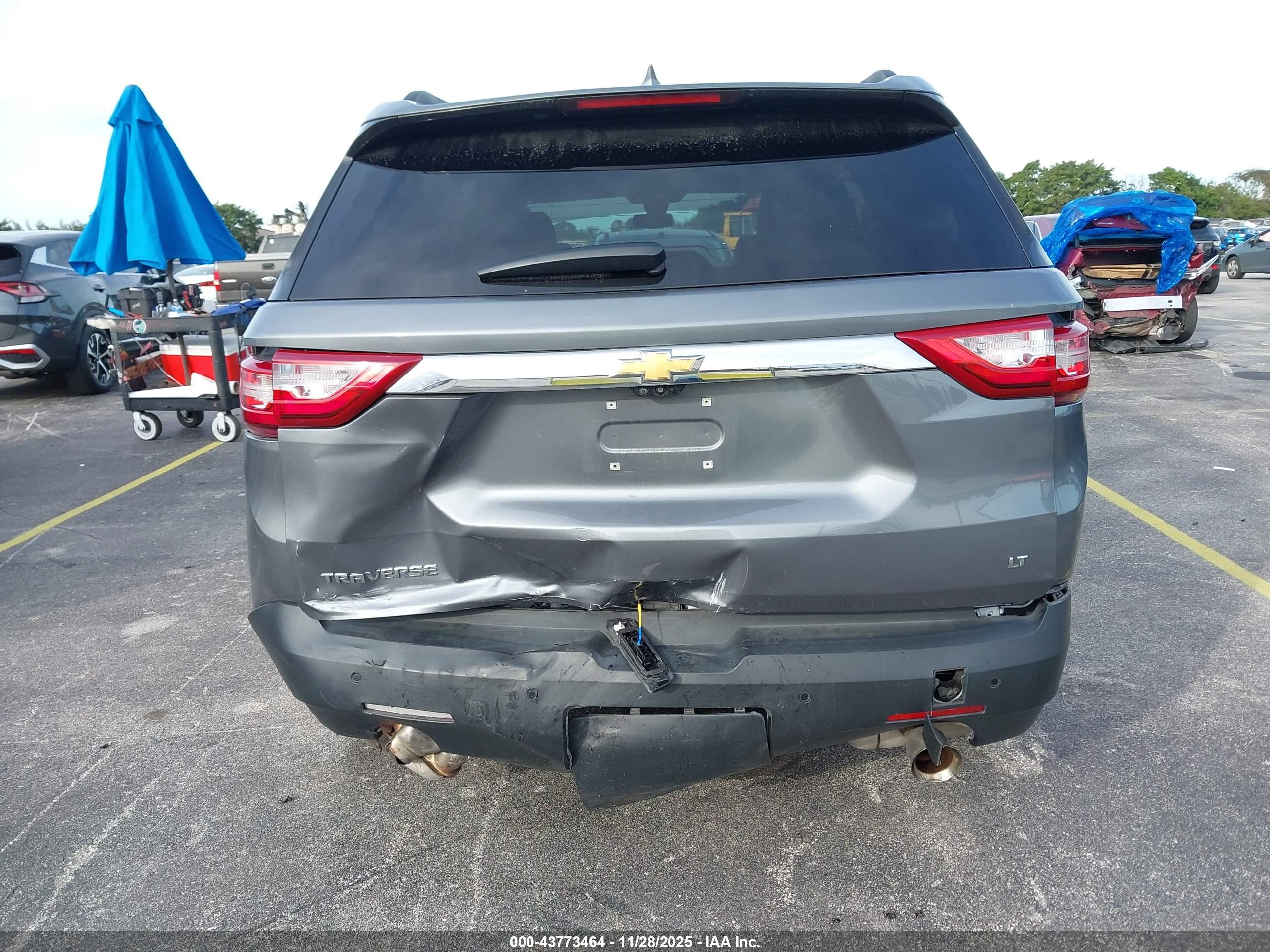 CHEVROLET TRAVERSE image 6