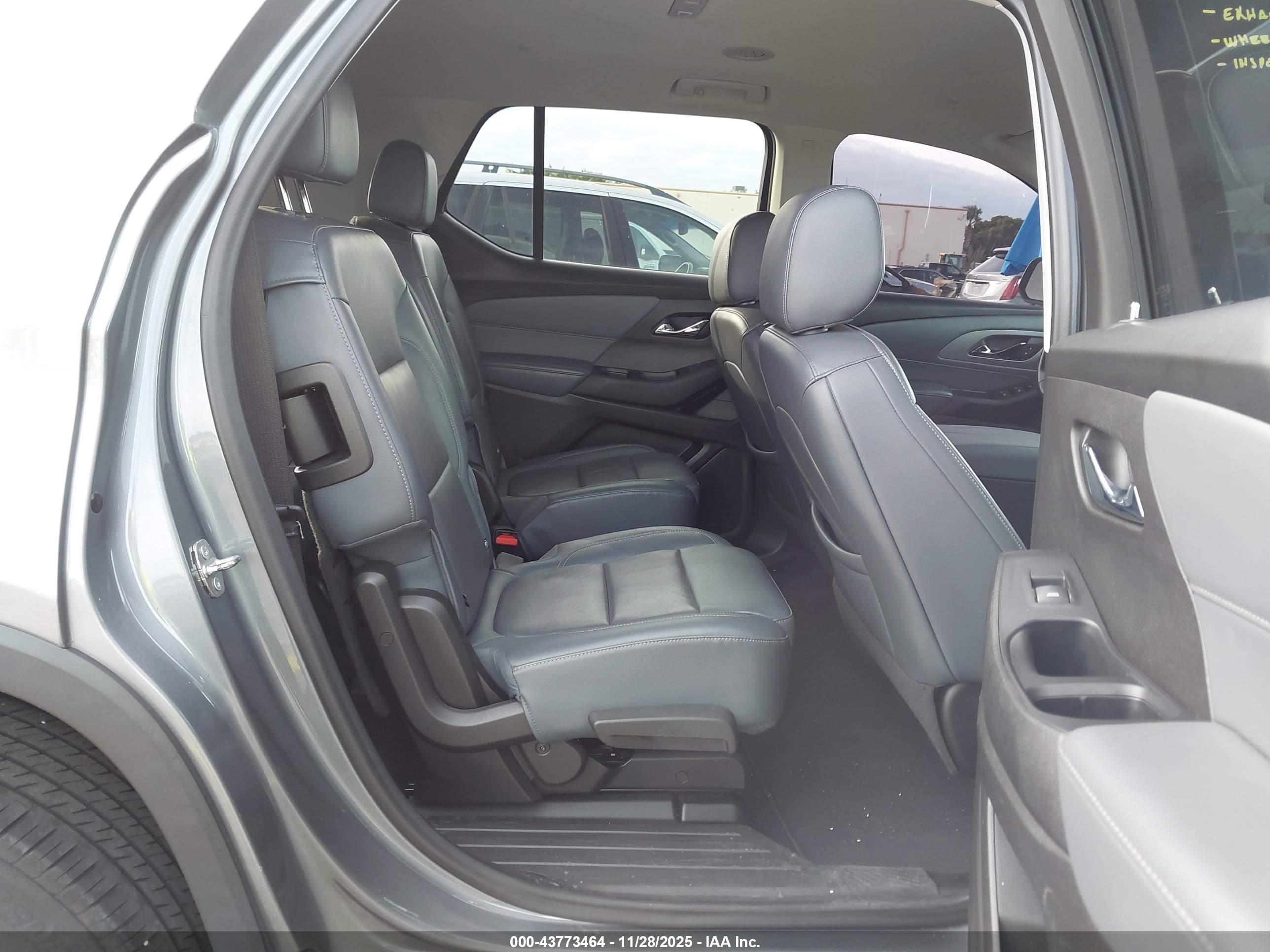CHEVROLET TRAVERSE image 8