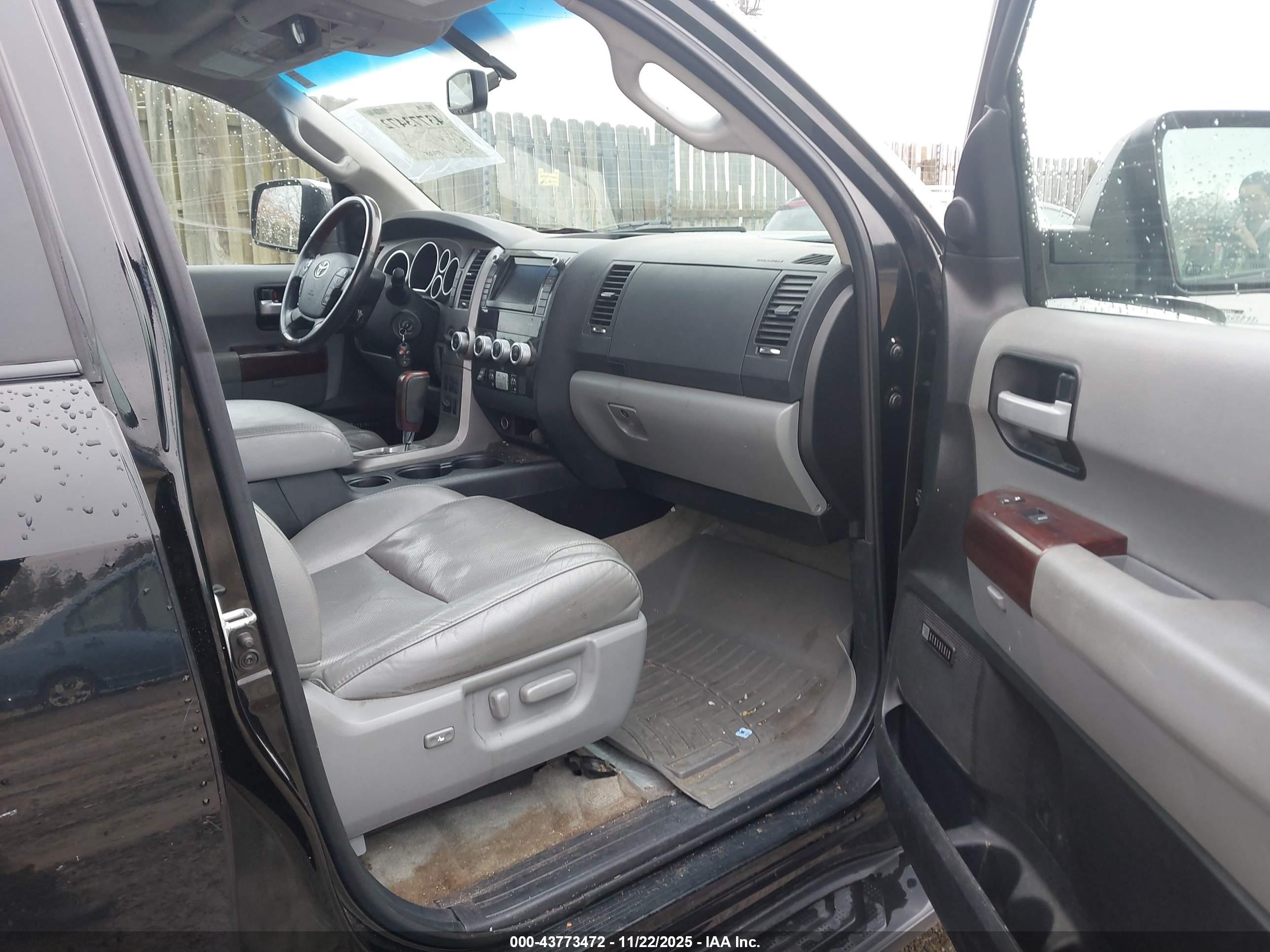 TOYOTA SEQUOIA image 5