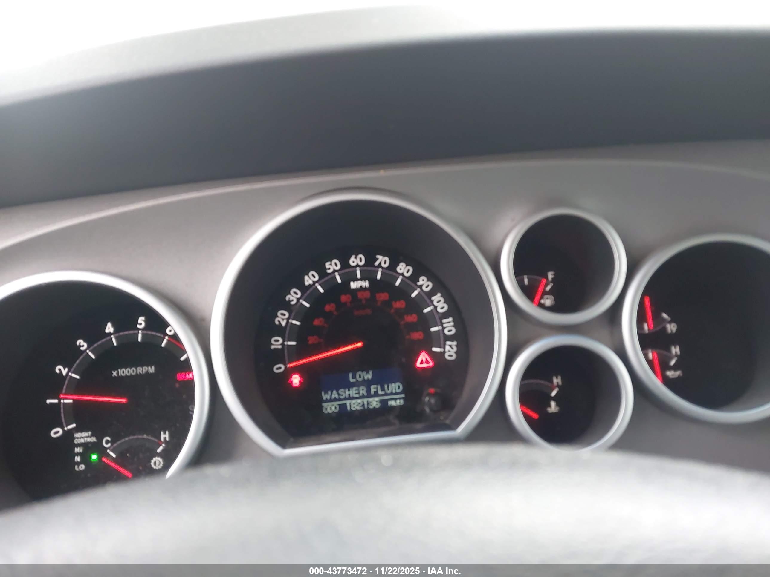 TOYOTA SEQUOIA image 7
