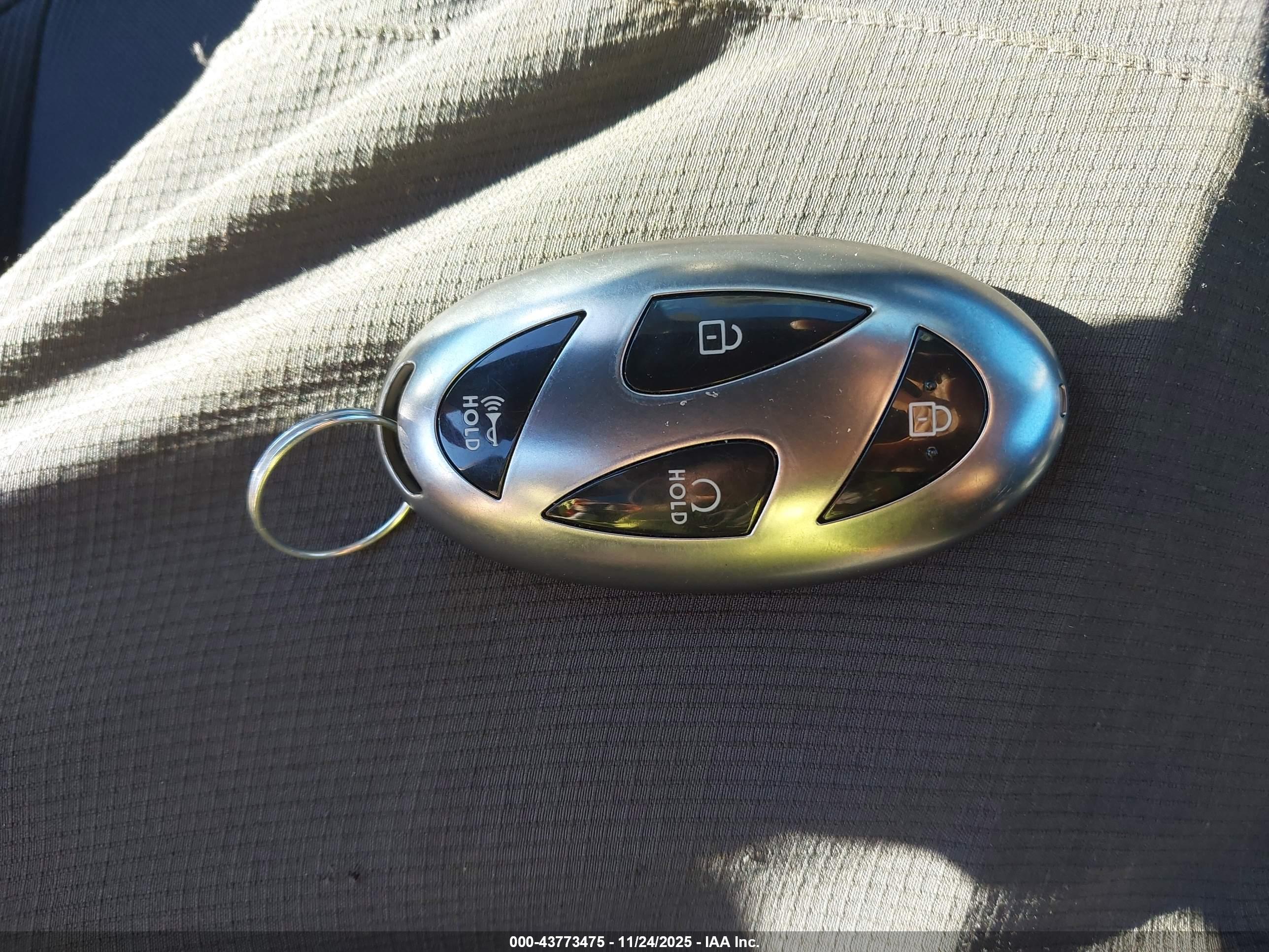 HYUNDAI KONA image 11