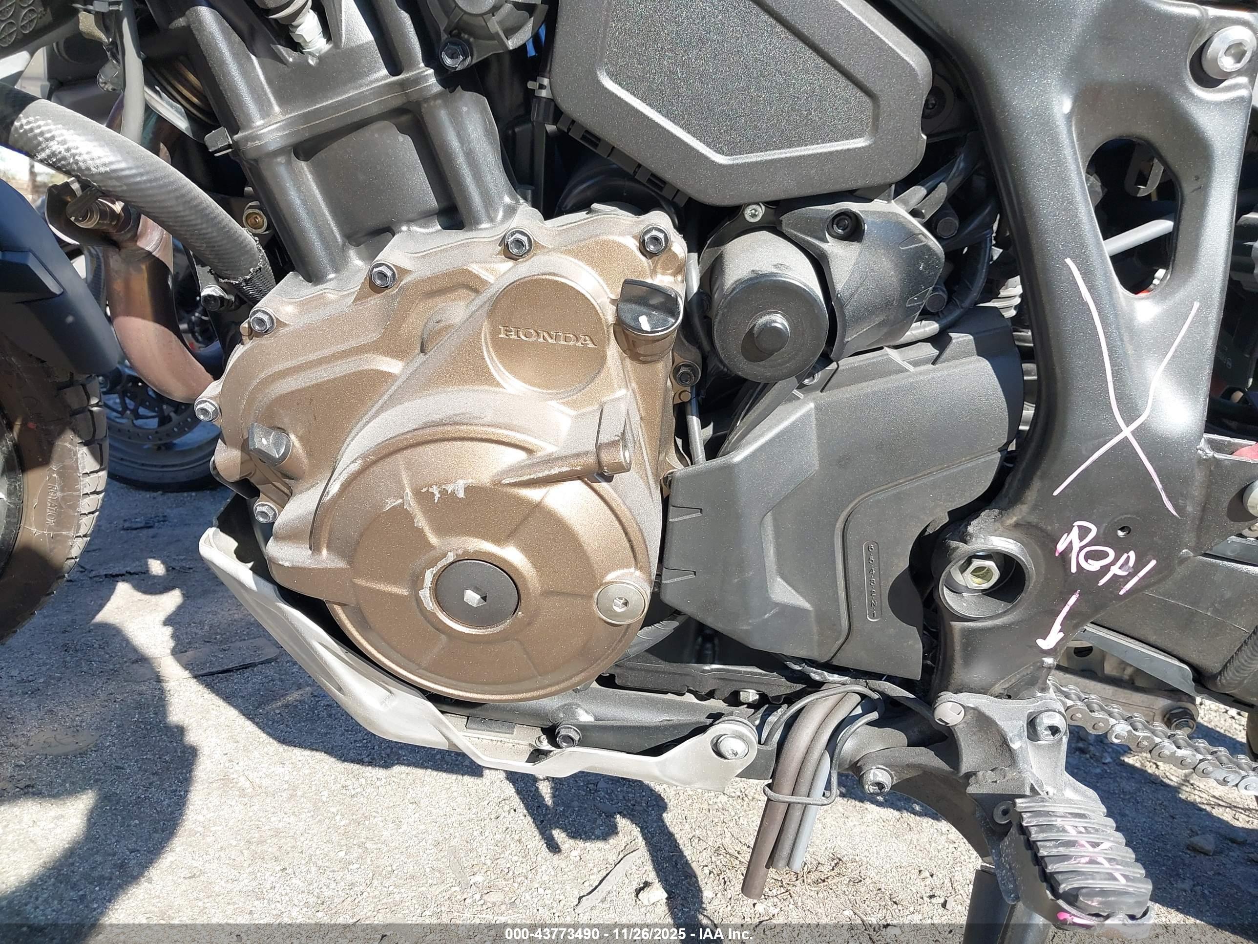 HONDA CRF1000 image 10