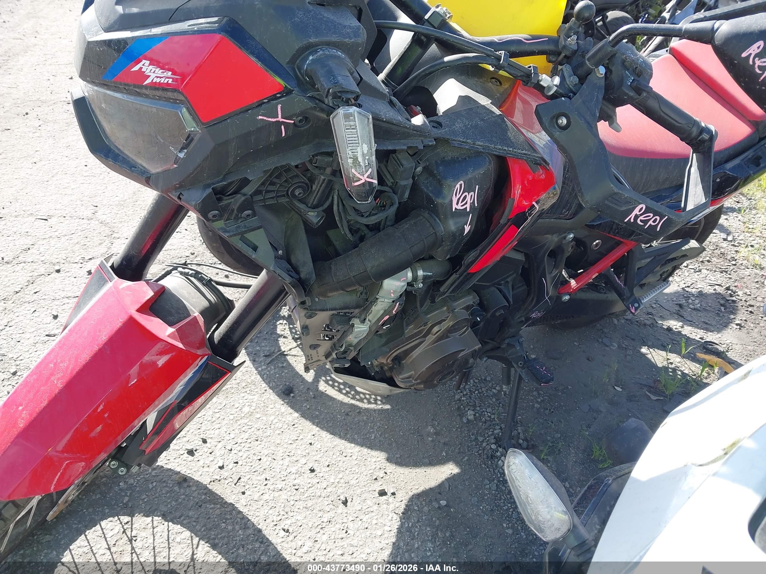 HONDA CRF1000 image 2
