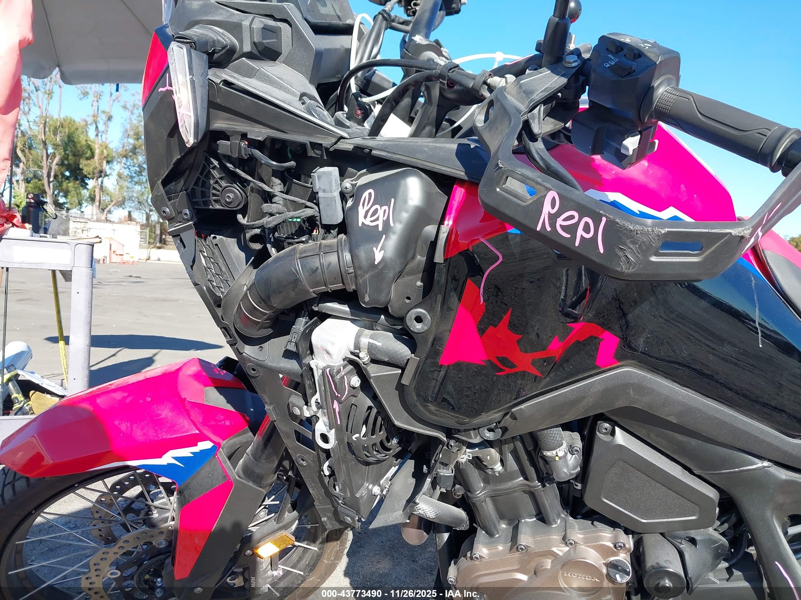 HONDA CRF1000 image 6