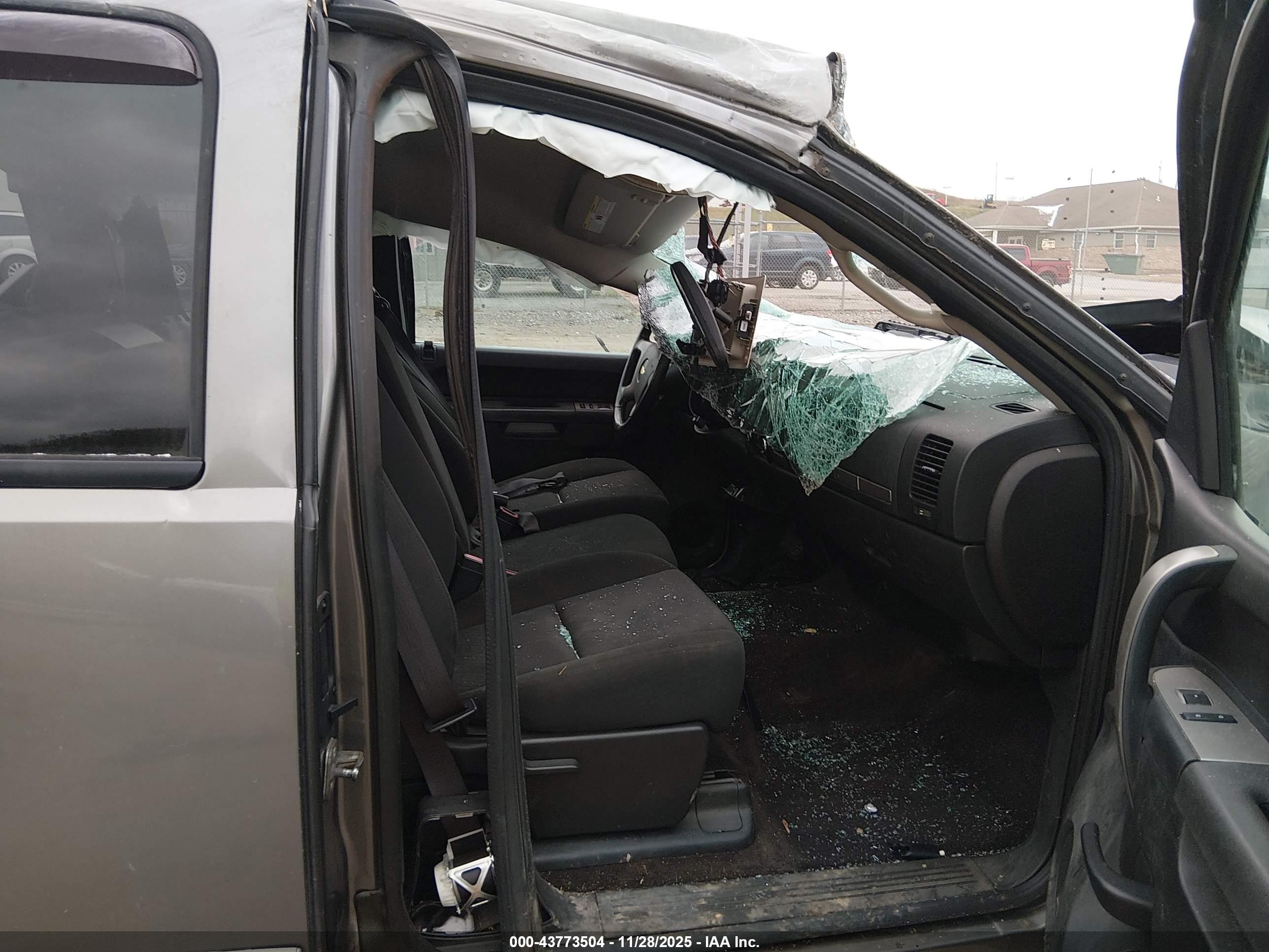 CHEVROLET SILVERADO image 5