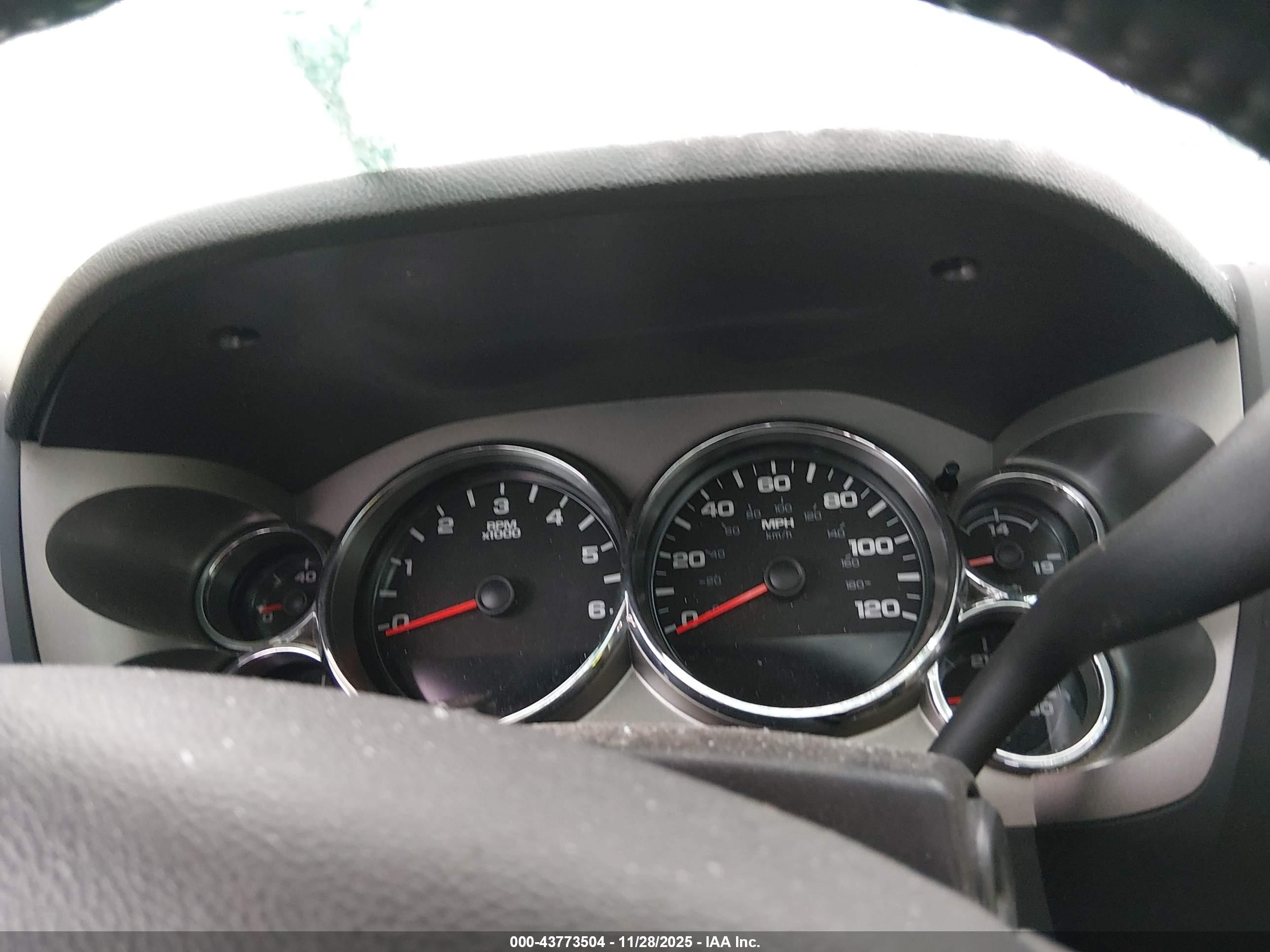 CHEVROLET SILVERADO image 7