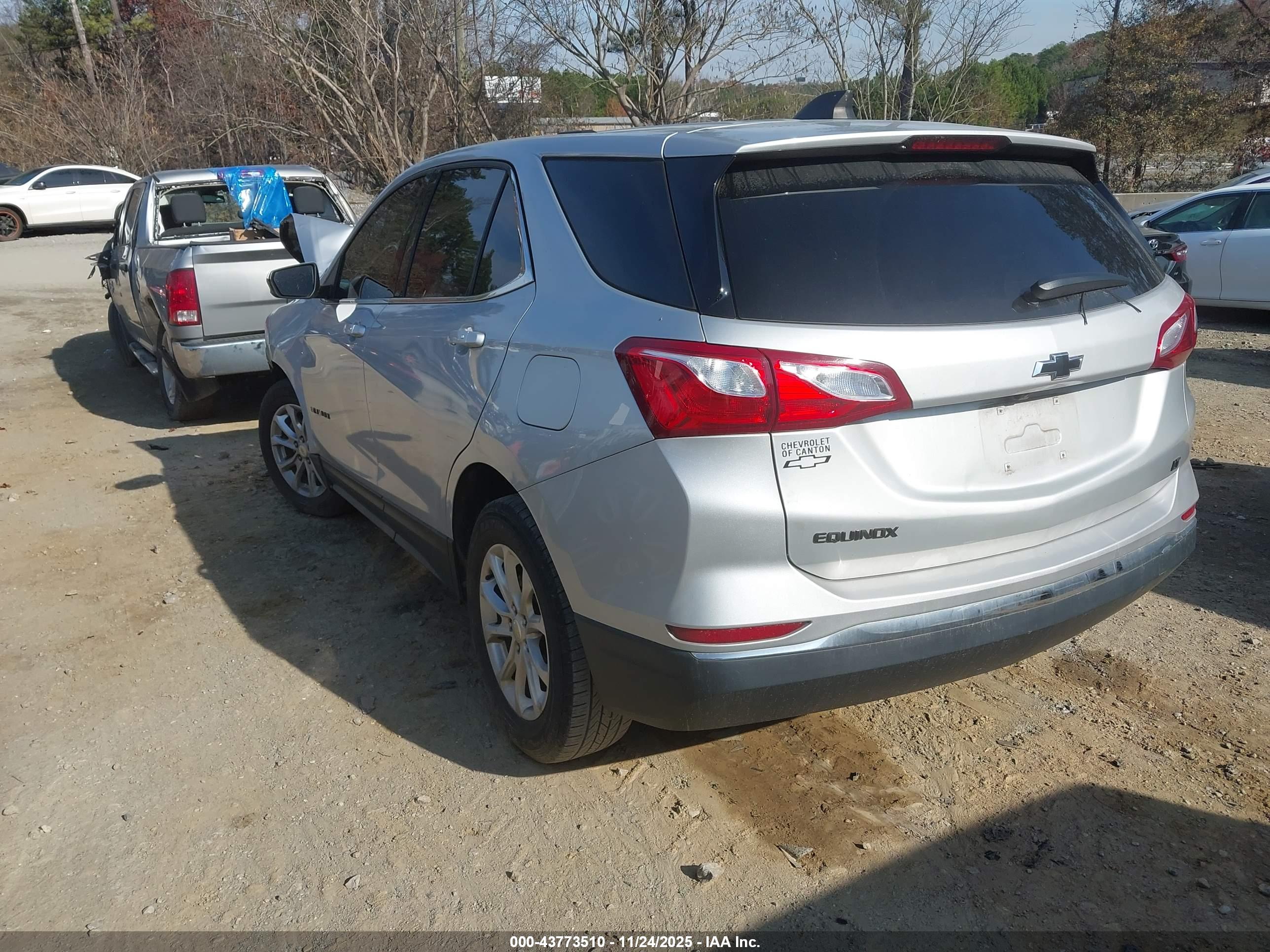CHEVROLET EQUINOX image 3