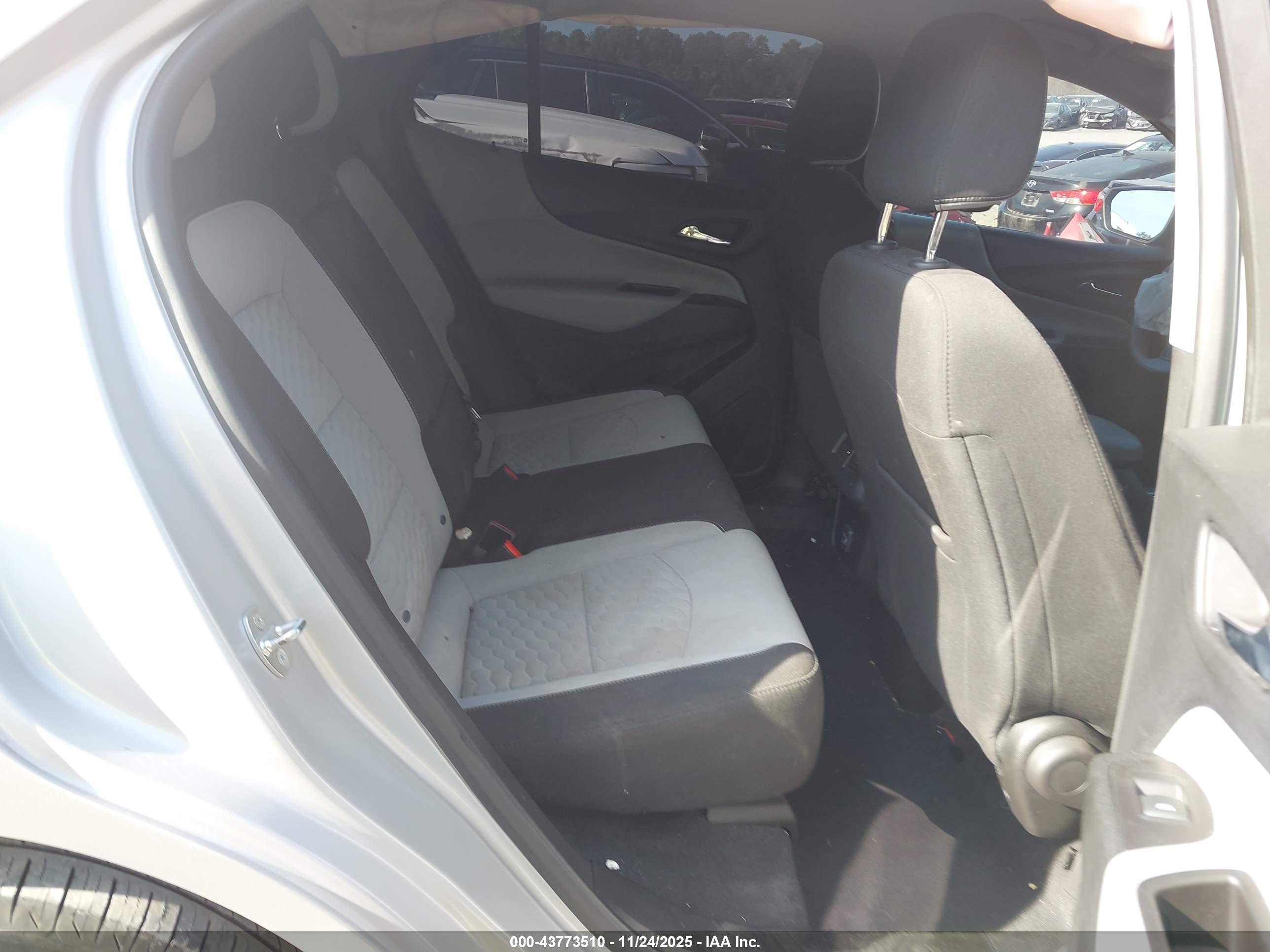 CHEVROLET EQUINOX image 8