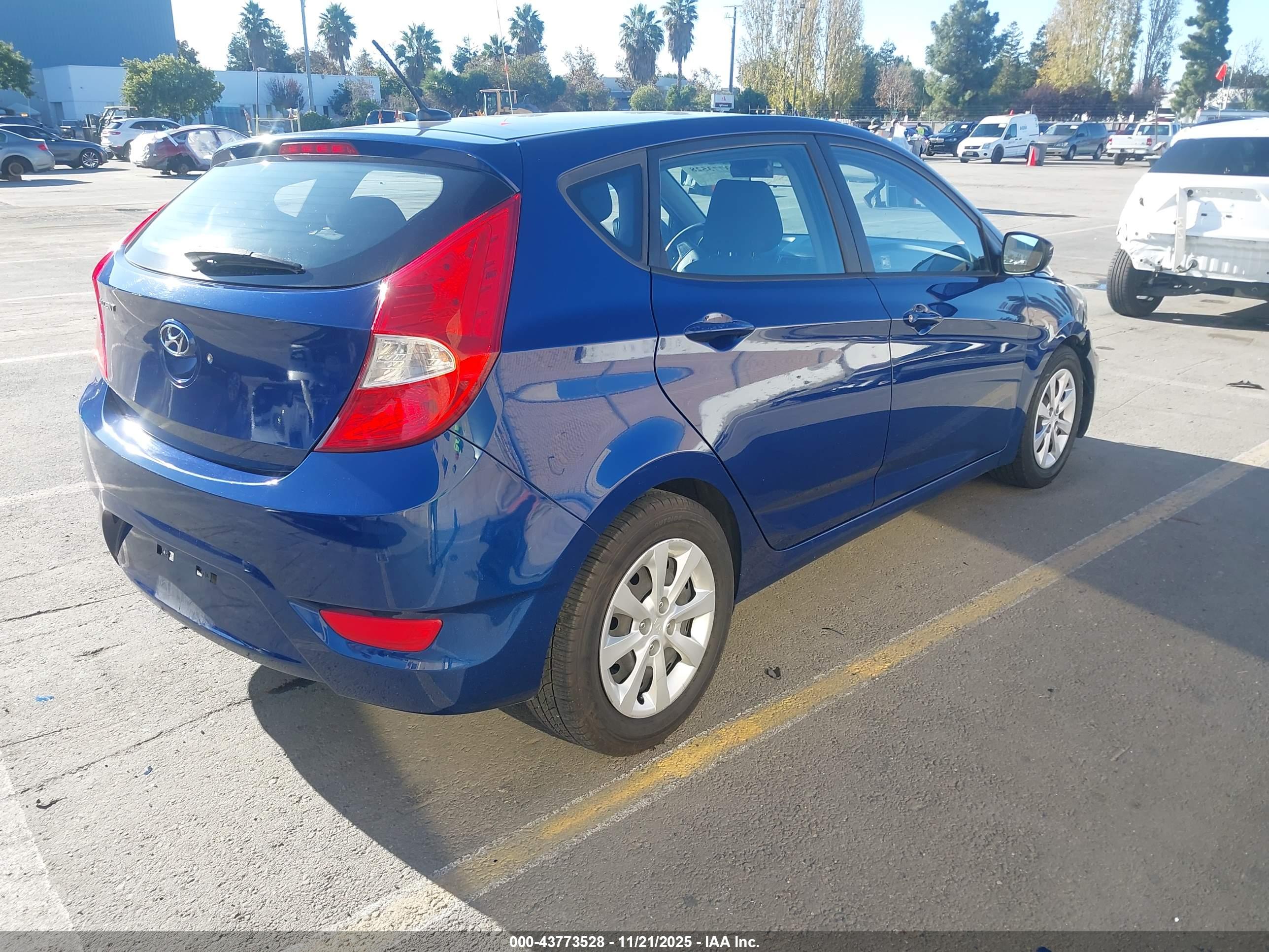 HYUNDAI ACCENT image 4