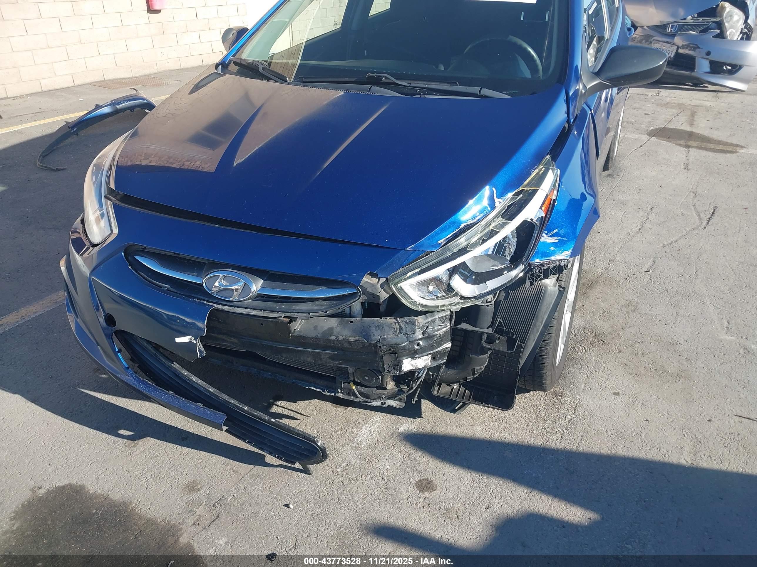 HYUNDAI ACCENT image 6