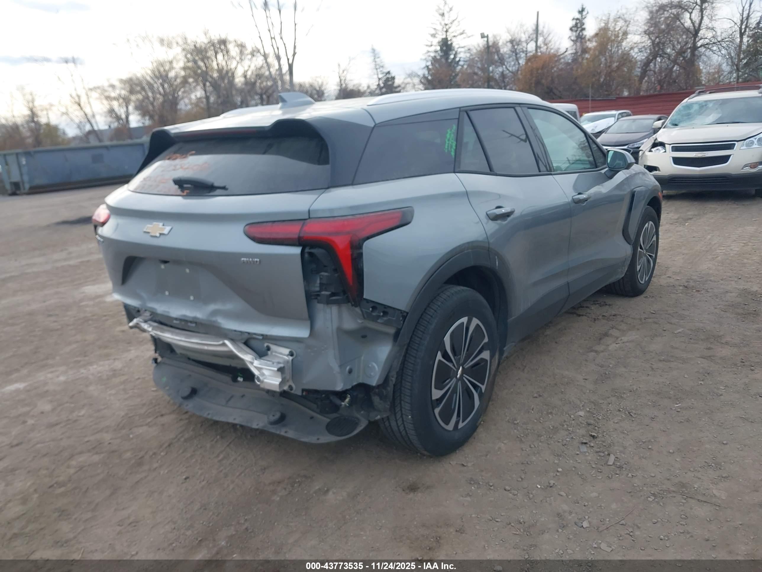 CHEVROLET BLAZER image 4