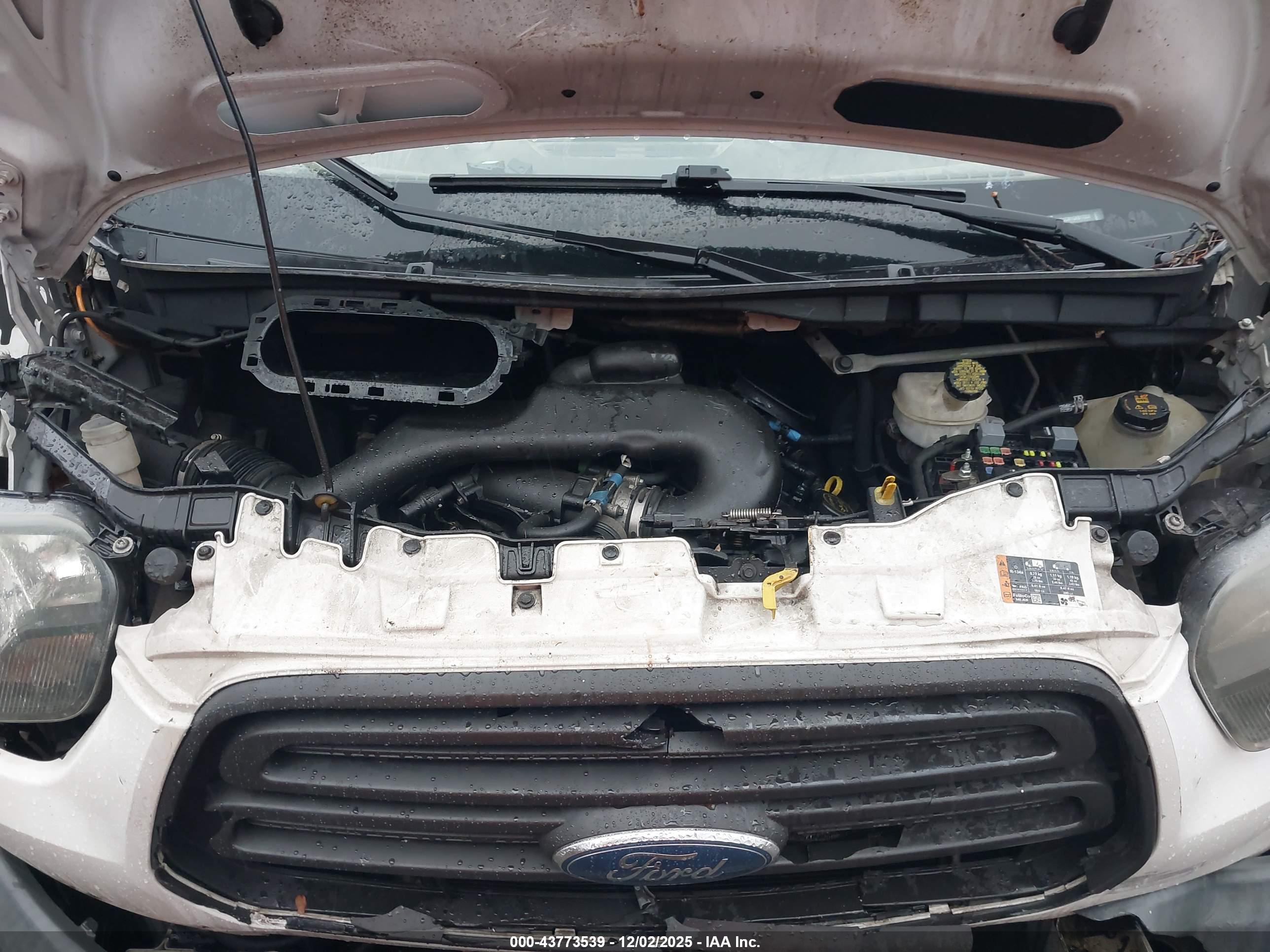 FORD TRANSIT-250 image 10