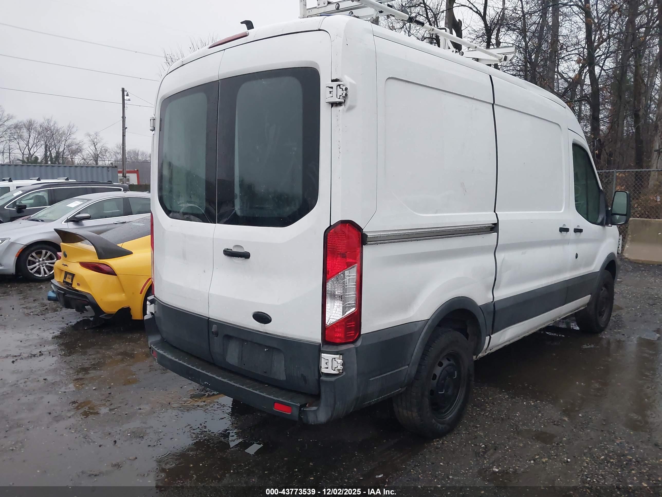 FORD TRANSIT-250 image 4