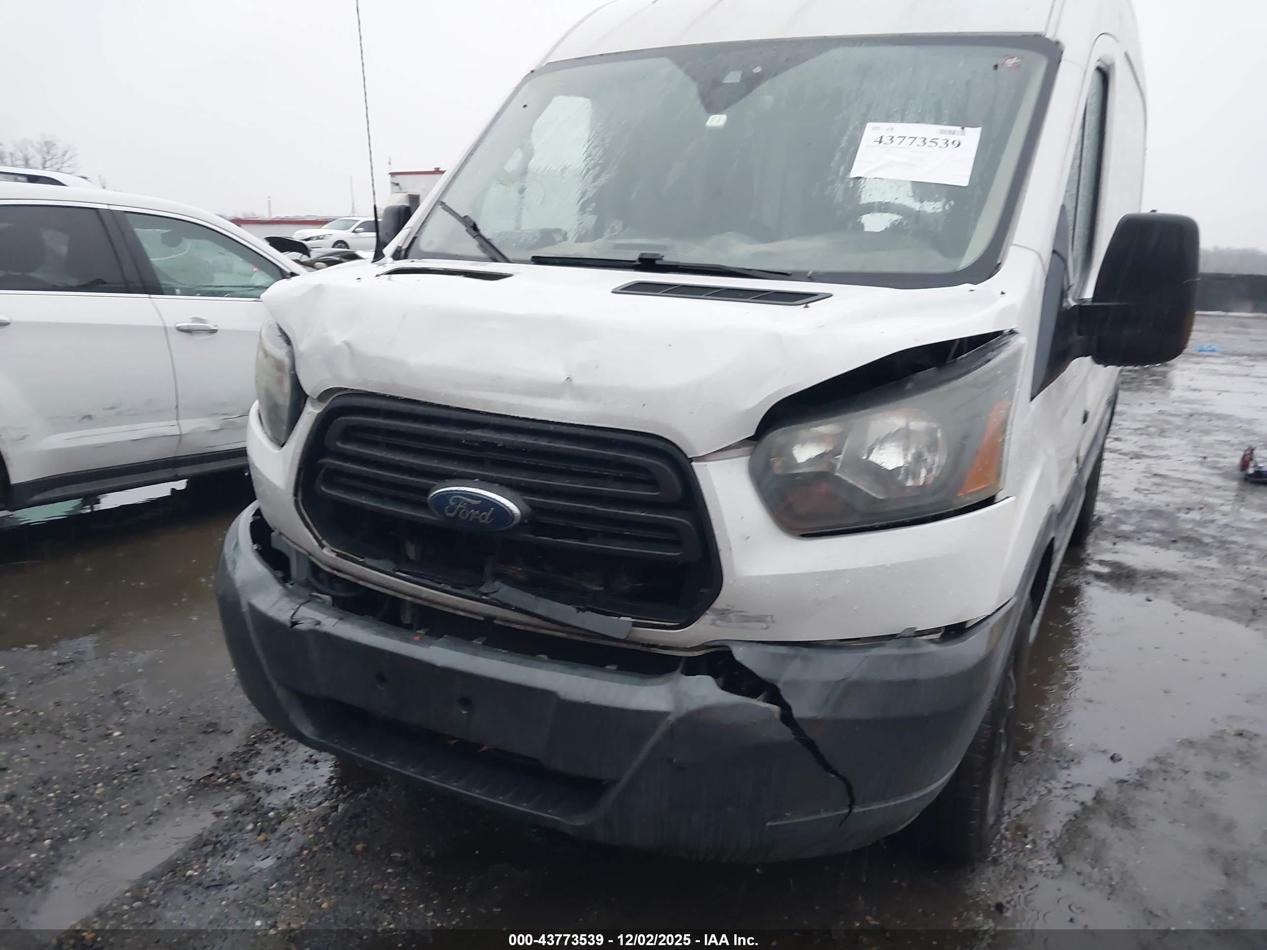 FORD TRANSIT-250 image 6