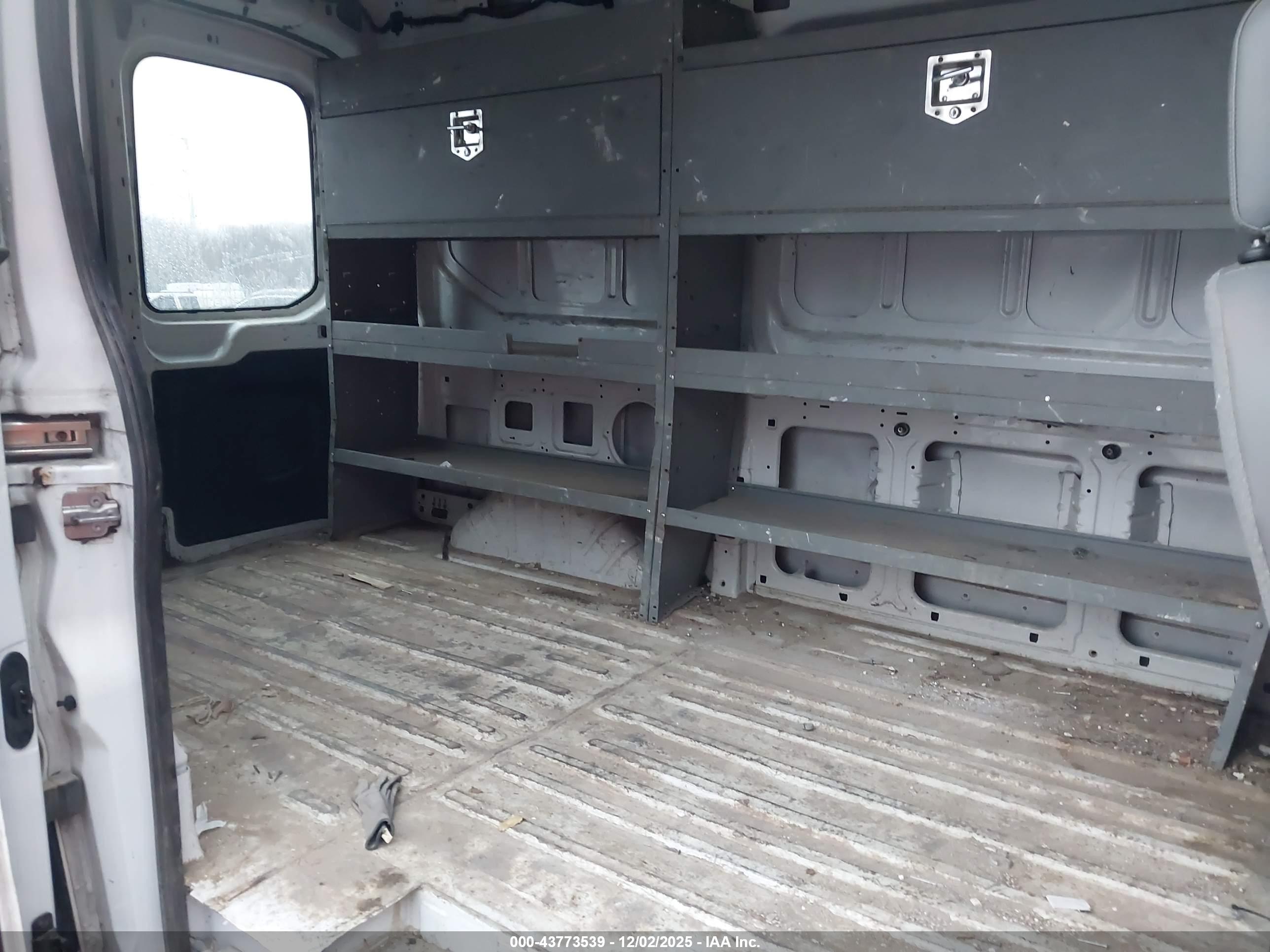 FORD TRANSIT-250 image 8