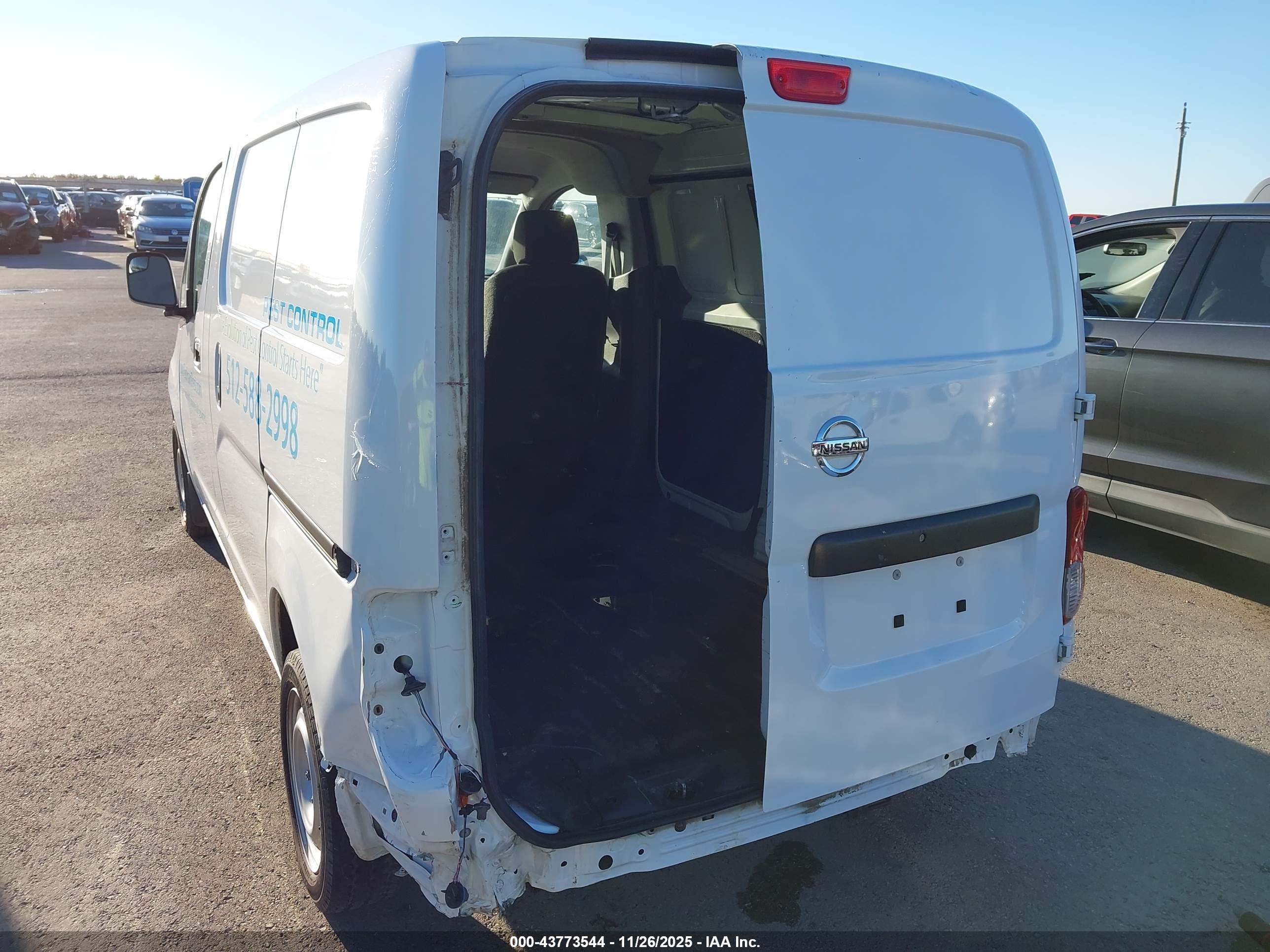 NISSAN NV200 image 6