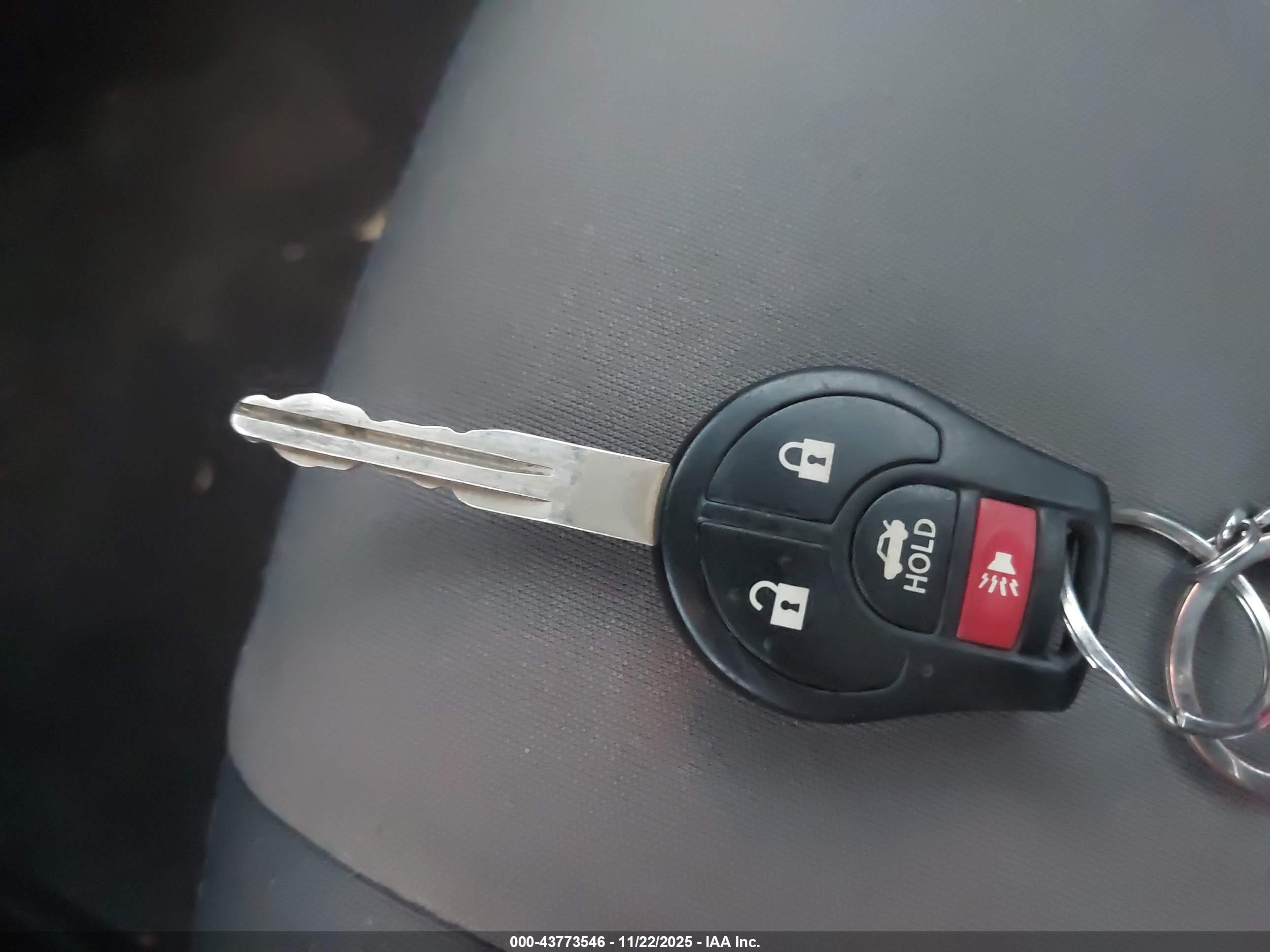 NISSAN VERSA image 11