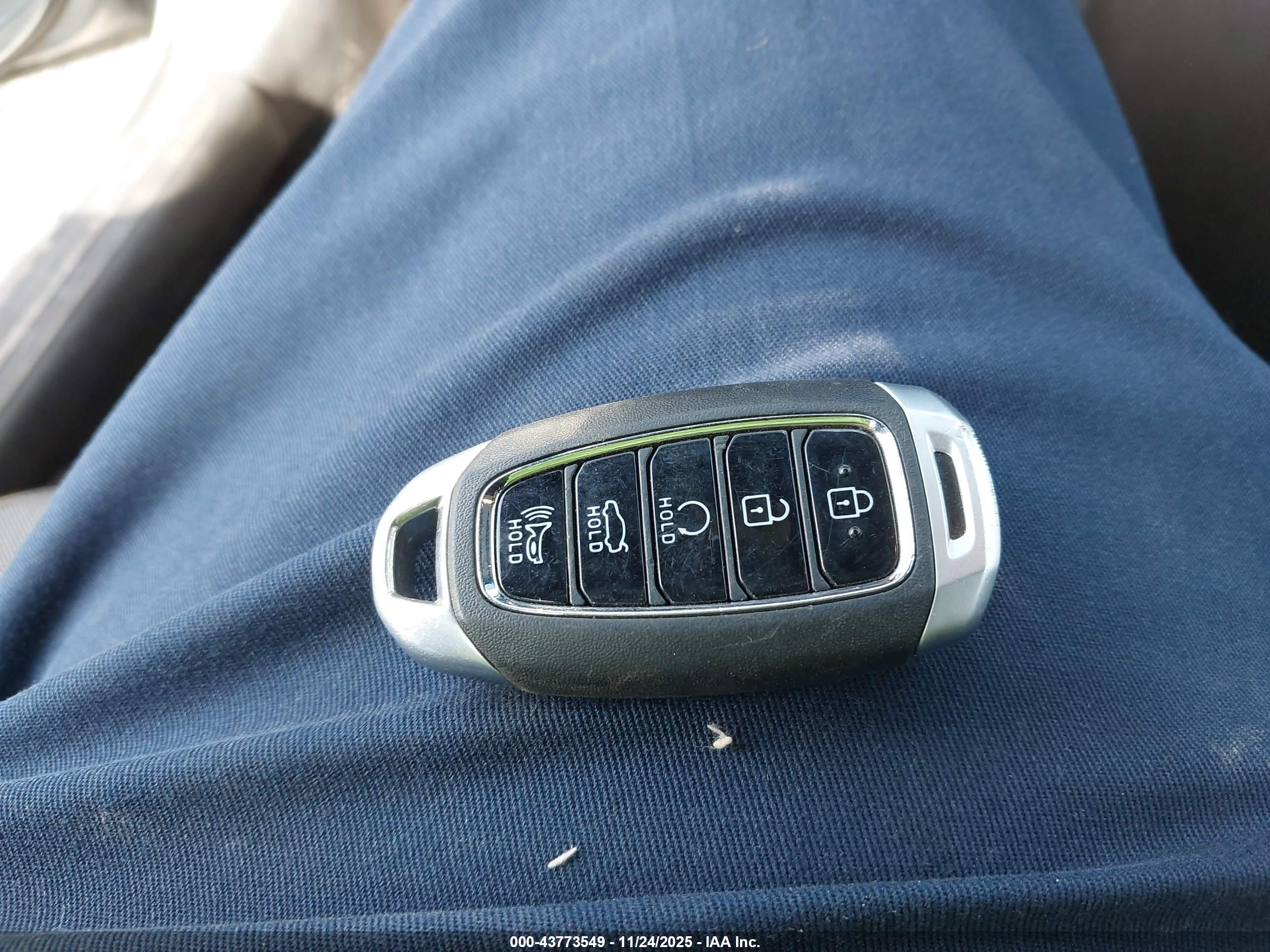 HYUNDAI ELANTRA image 11