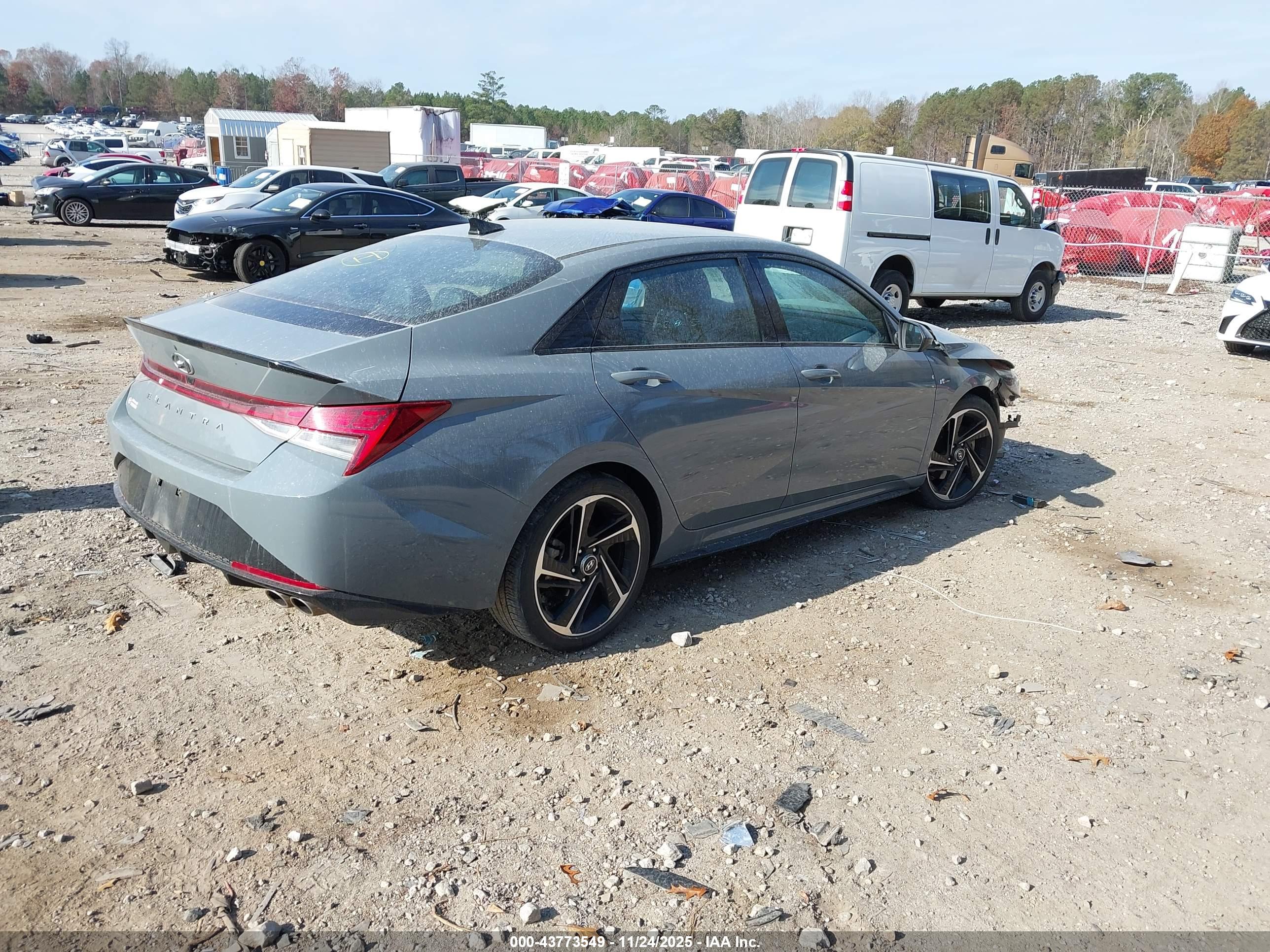 HYUNDAI ELANTRA image 4