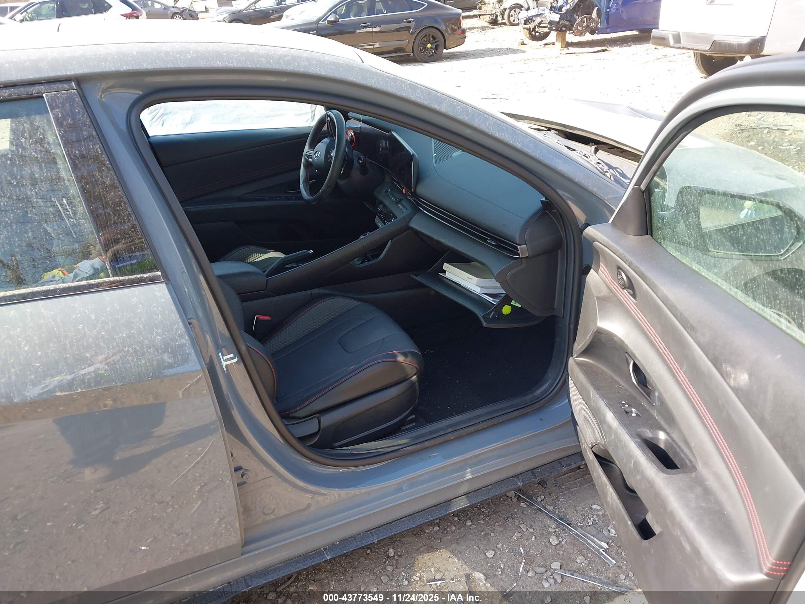 HYUNDAI ELANTRA image 5