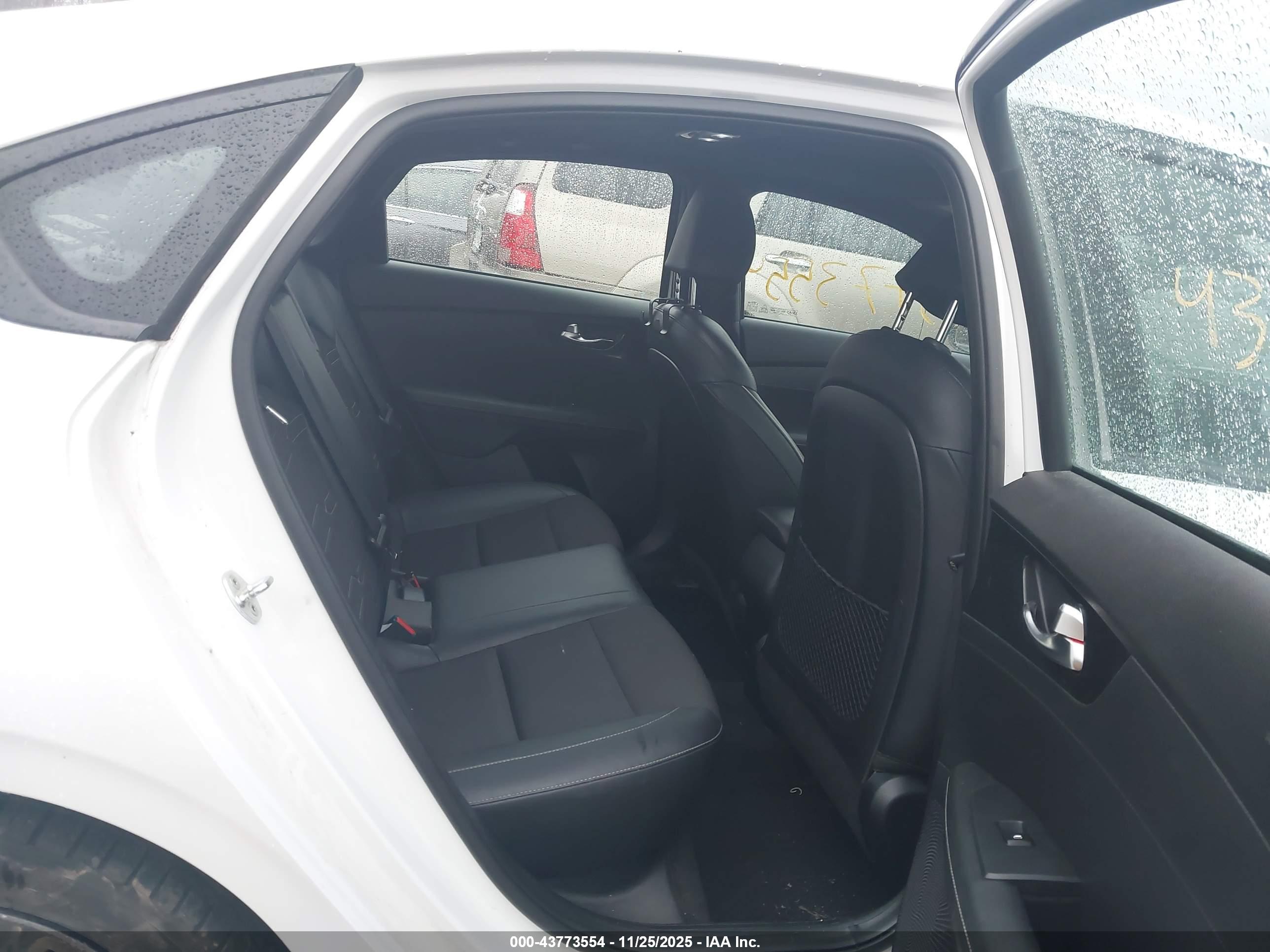 KIA FORTE image 8