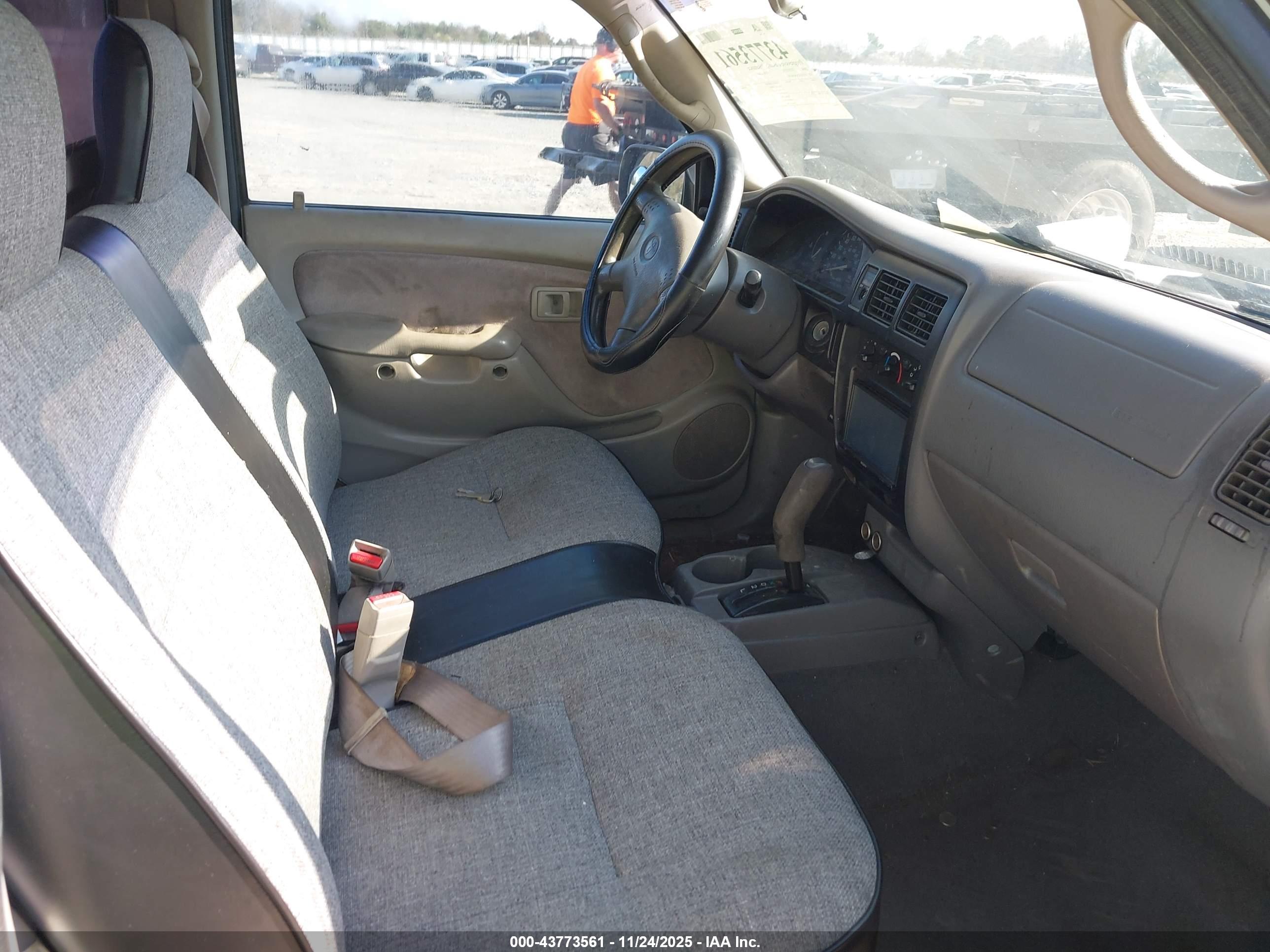 TOYOTA TACOMA image 5