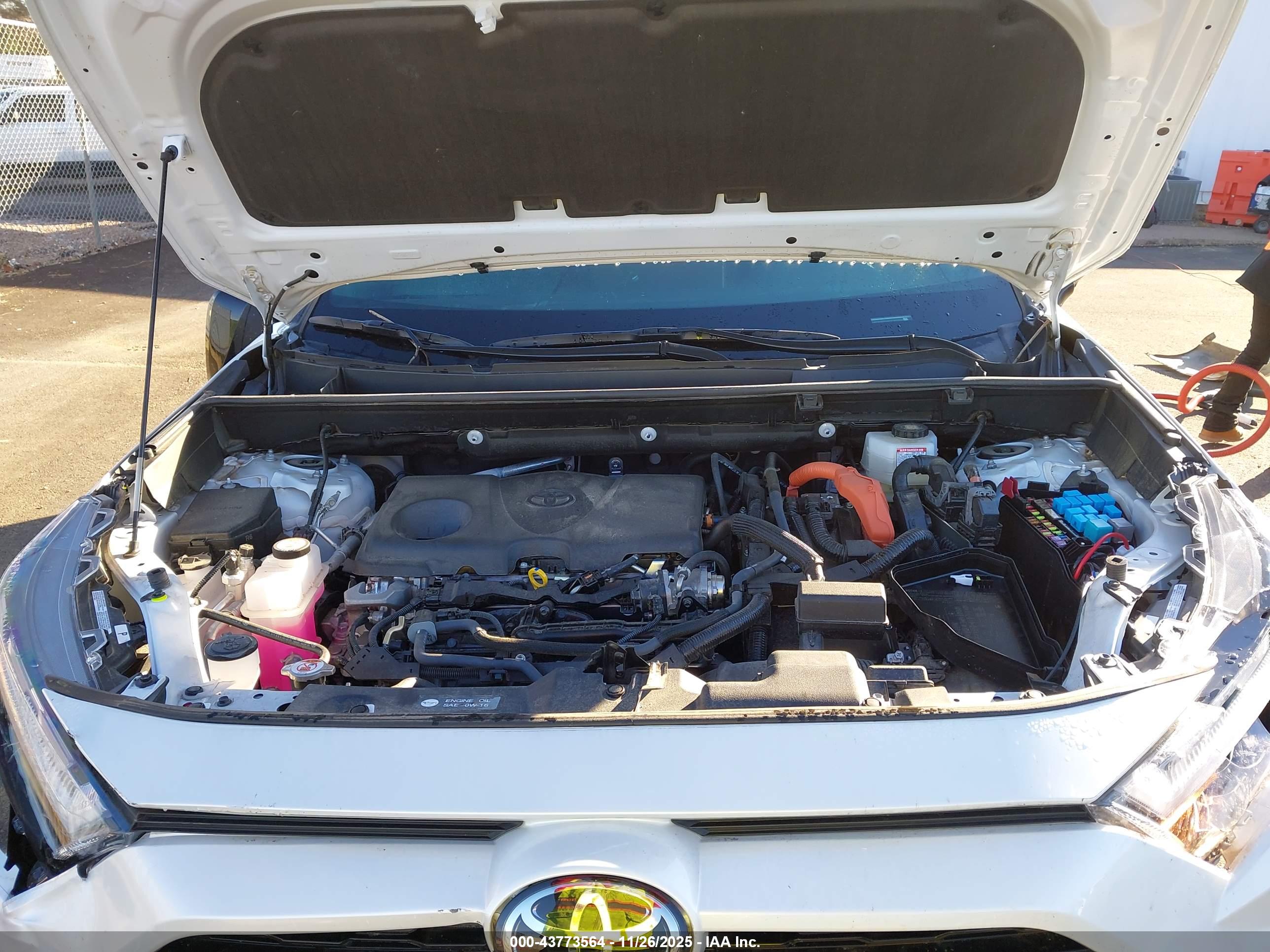 TOYOTA RAV4 image 10