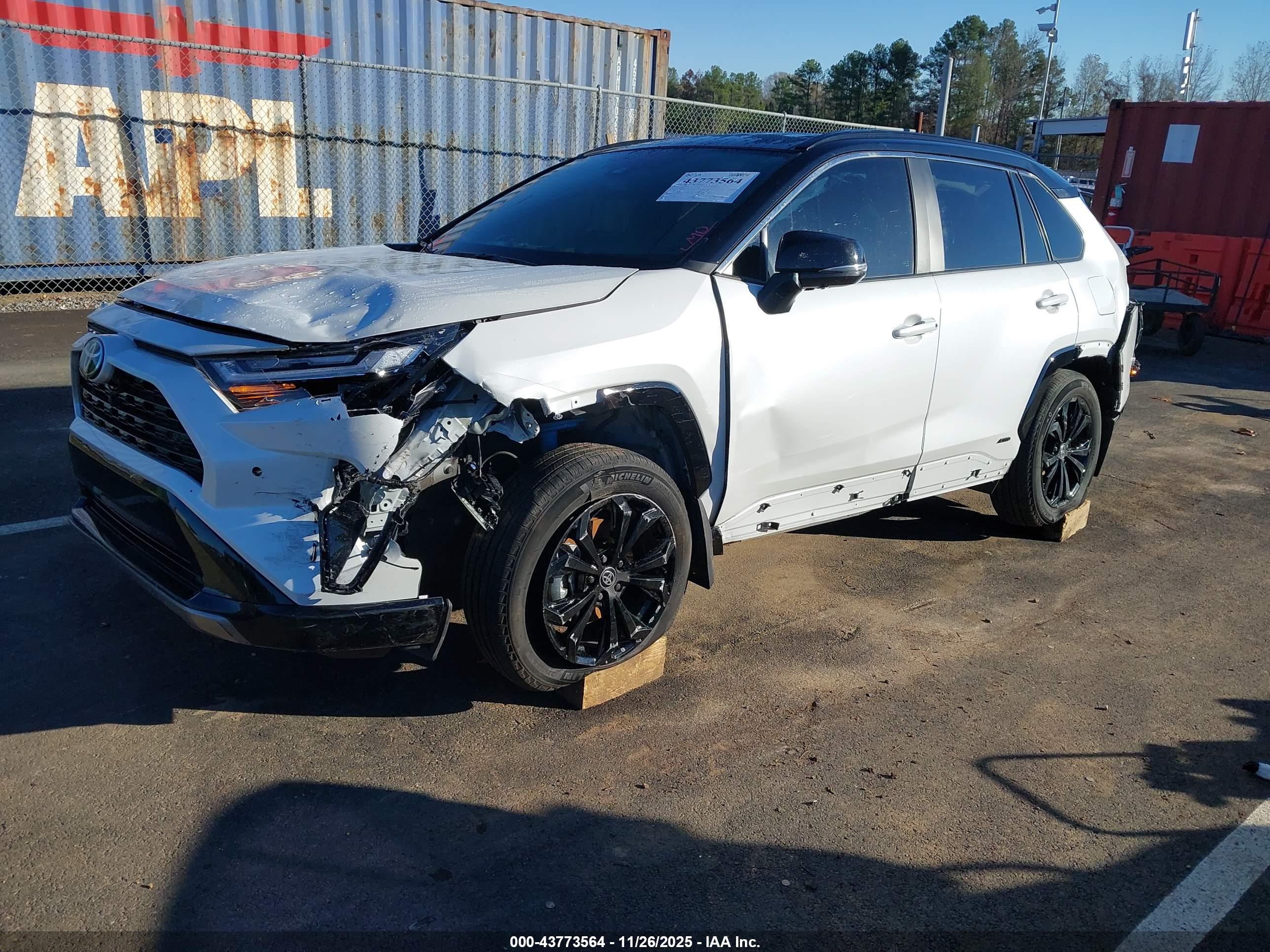 TOYOTA RAV4 image 2
