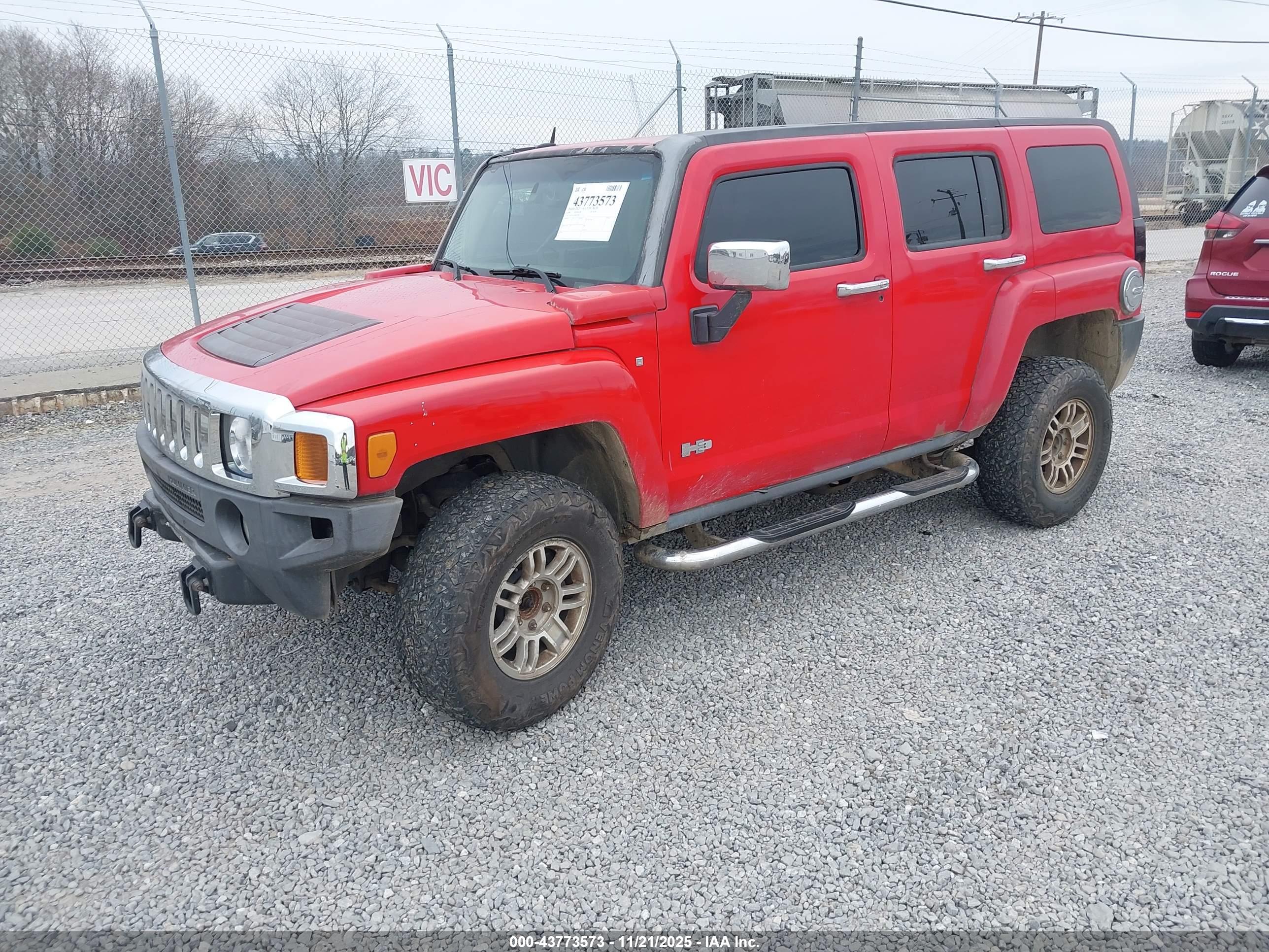 HUMMER H3 image 2