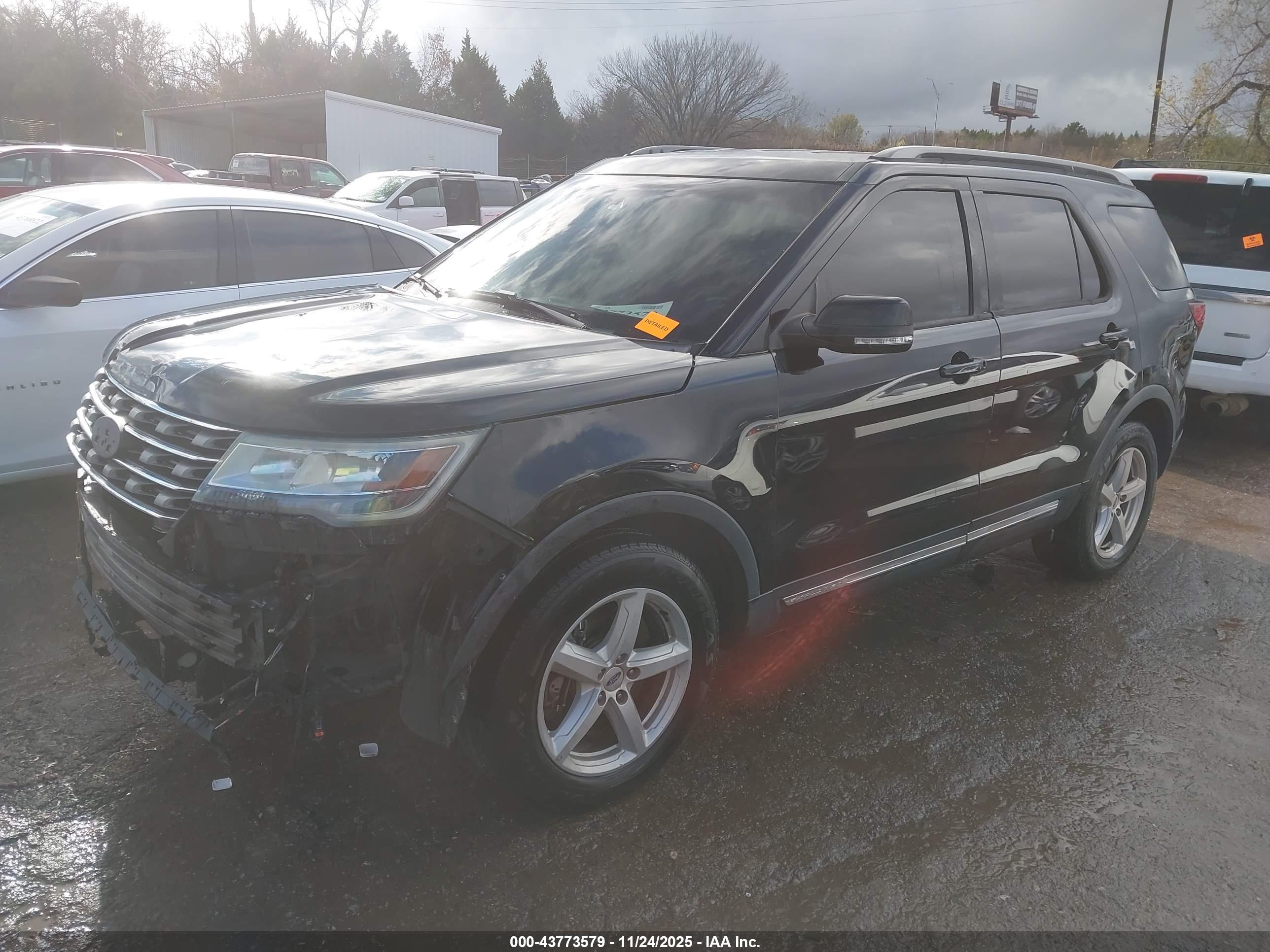 FORD EXPLORER image 2