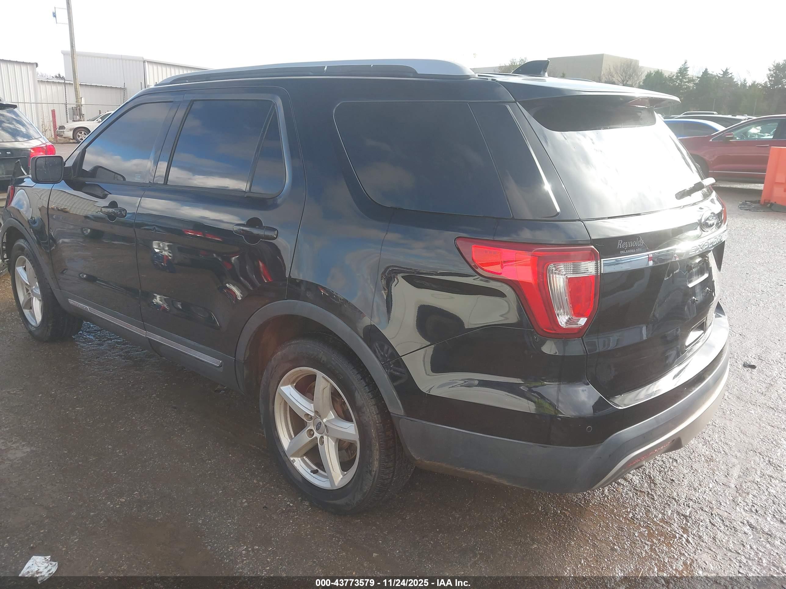 FORD EXPLORER image 3