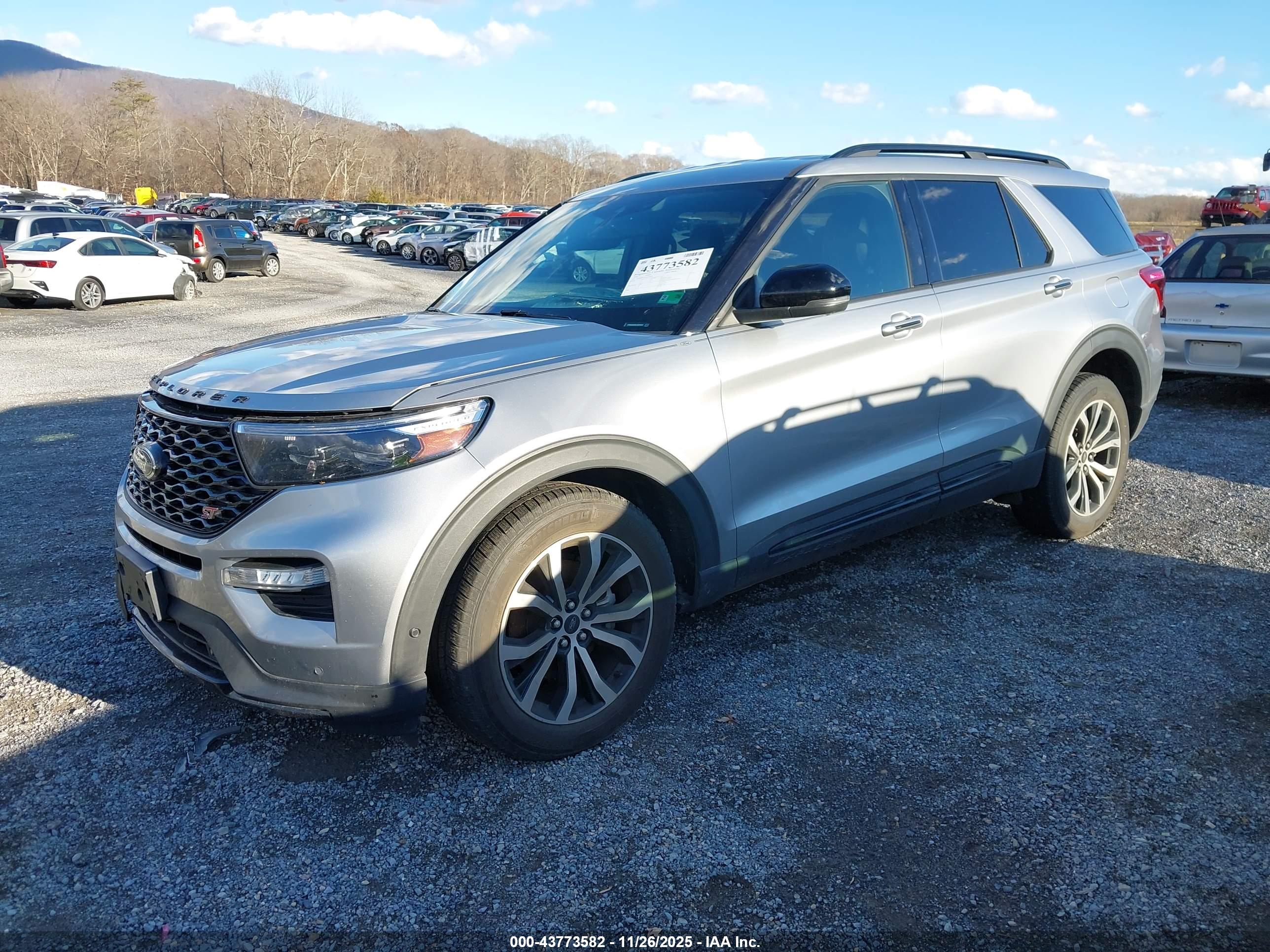 FORD EXPLORER image 2