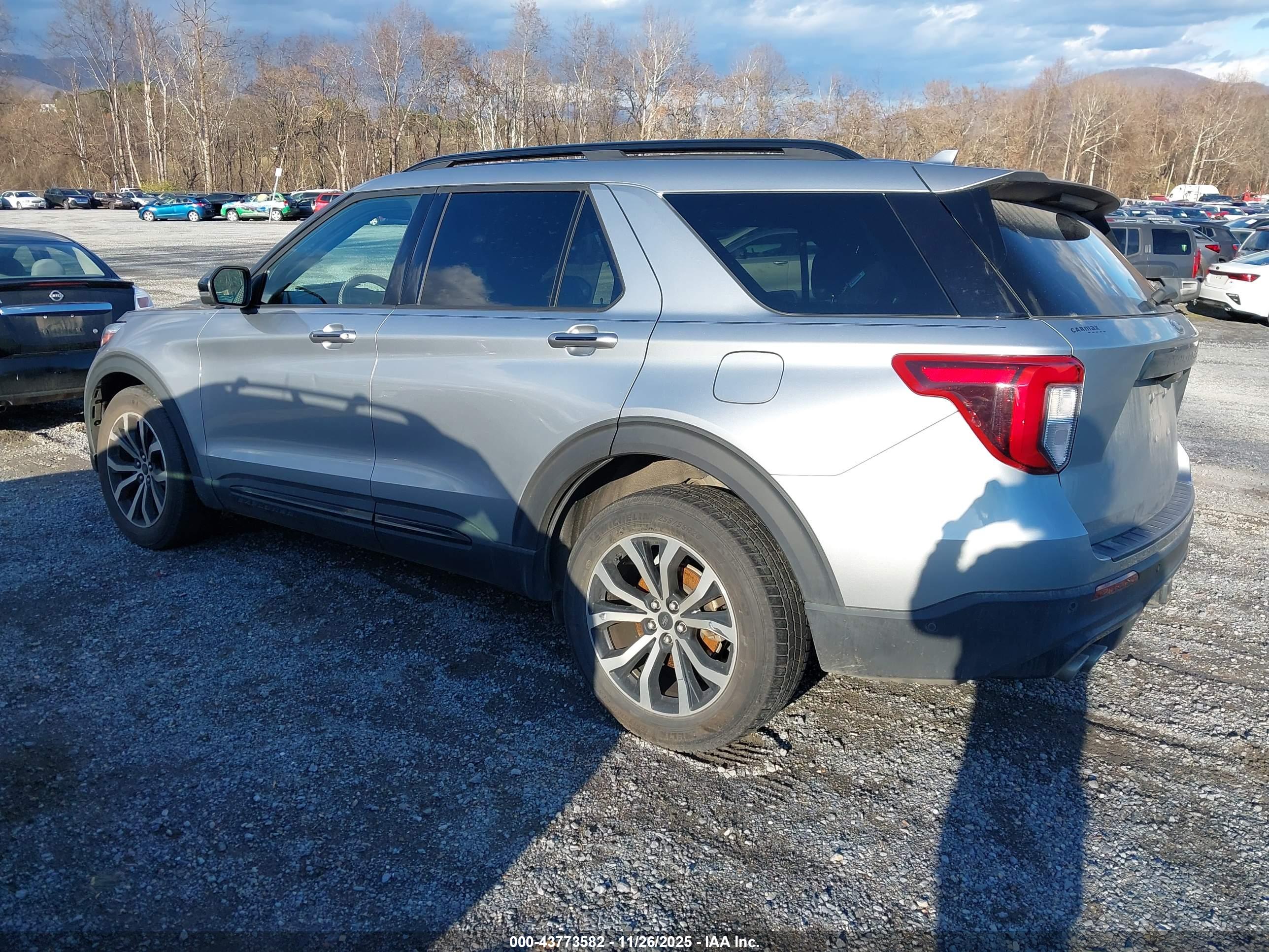 FORD EXPLORER image 3
