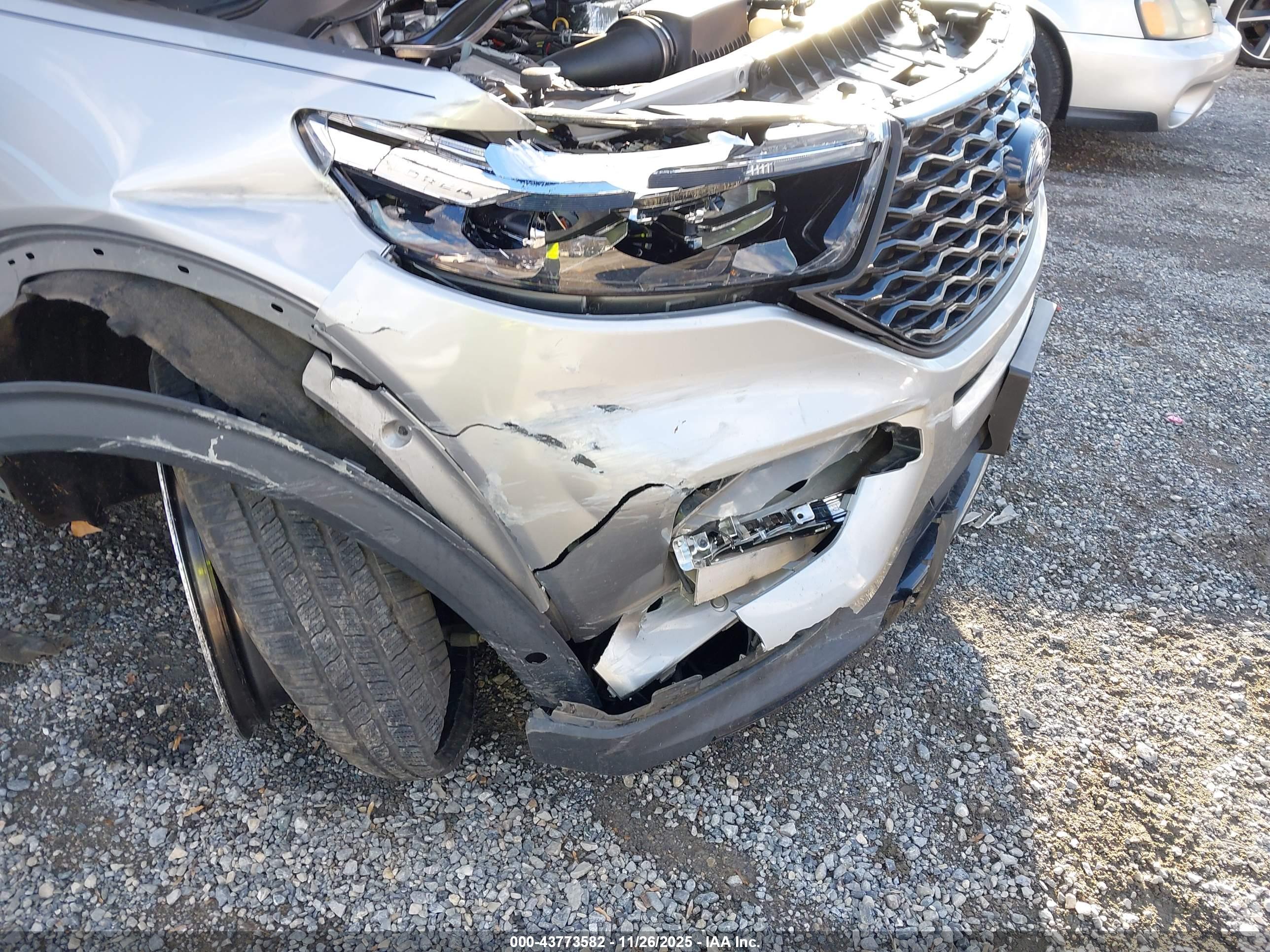 FORD EXPLORER image 6