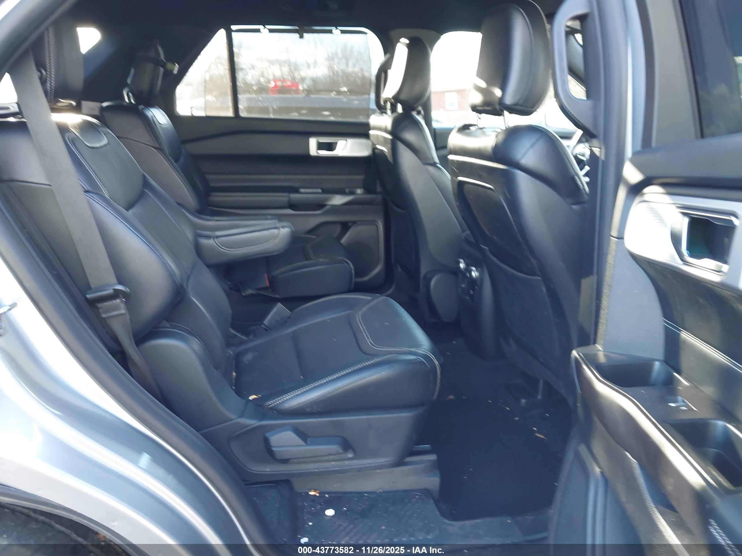 FORD EXPLORER image 8