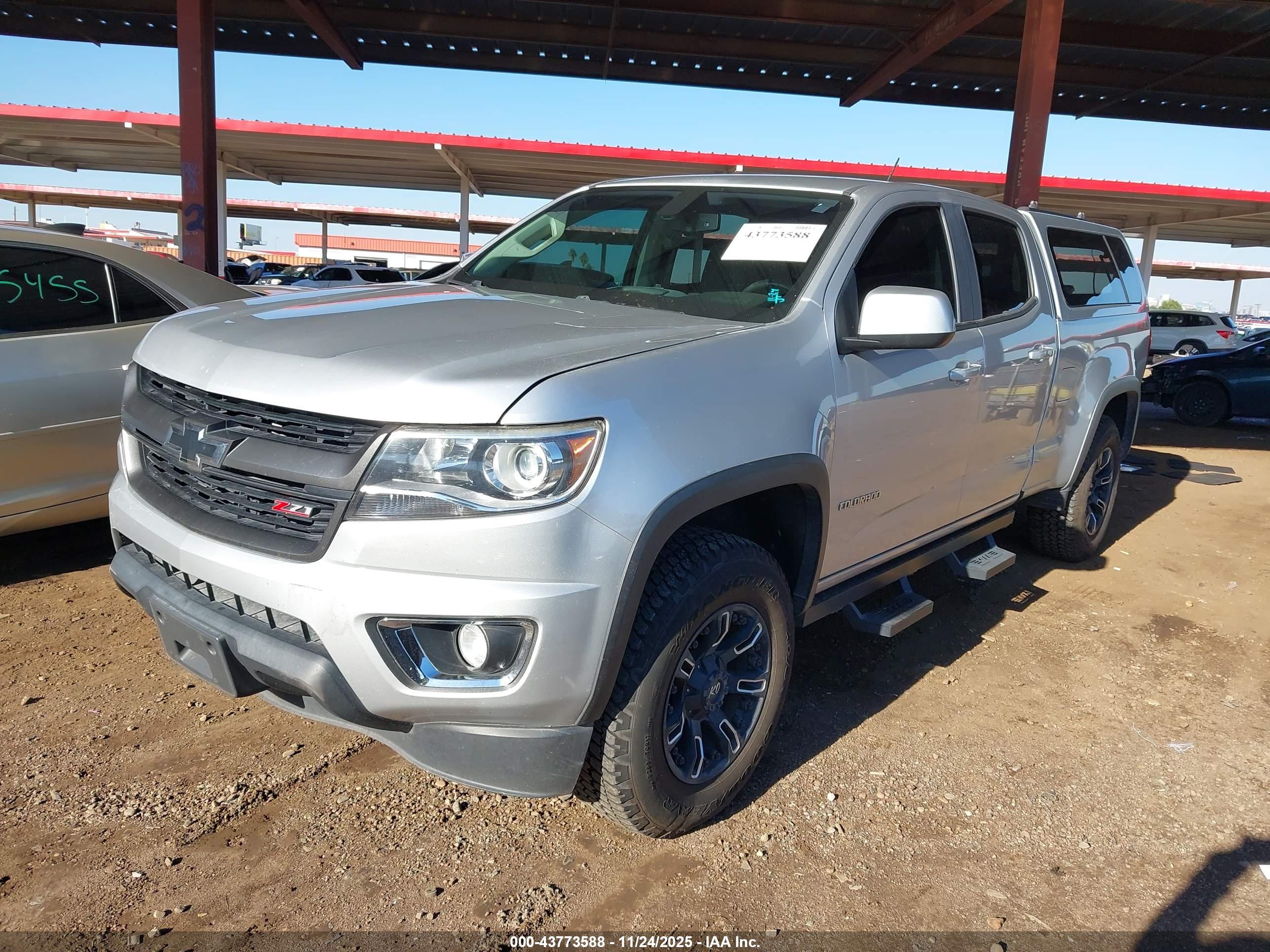 CHEVROLET COLORADO image 2