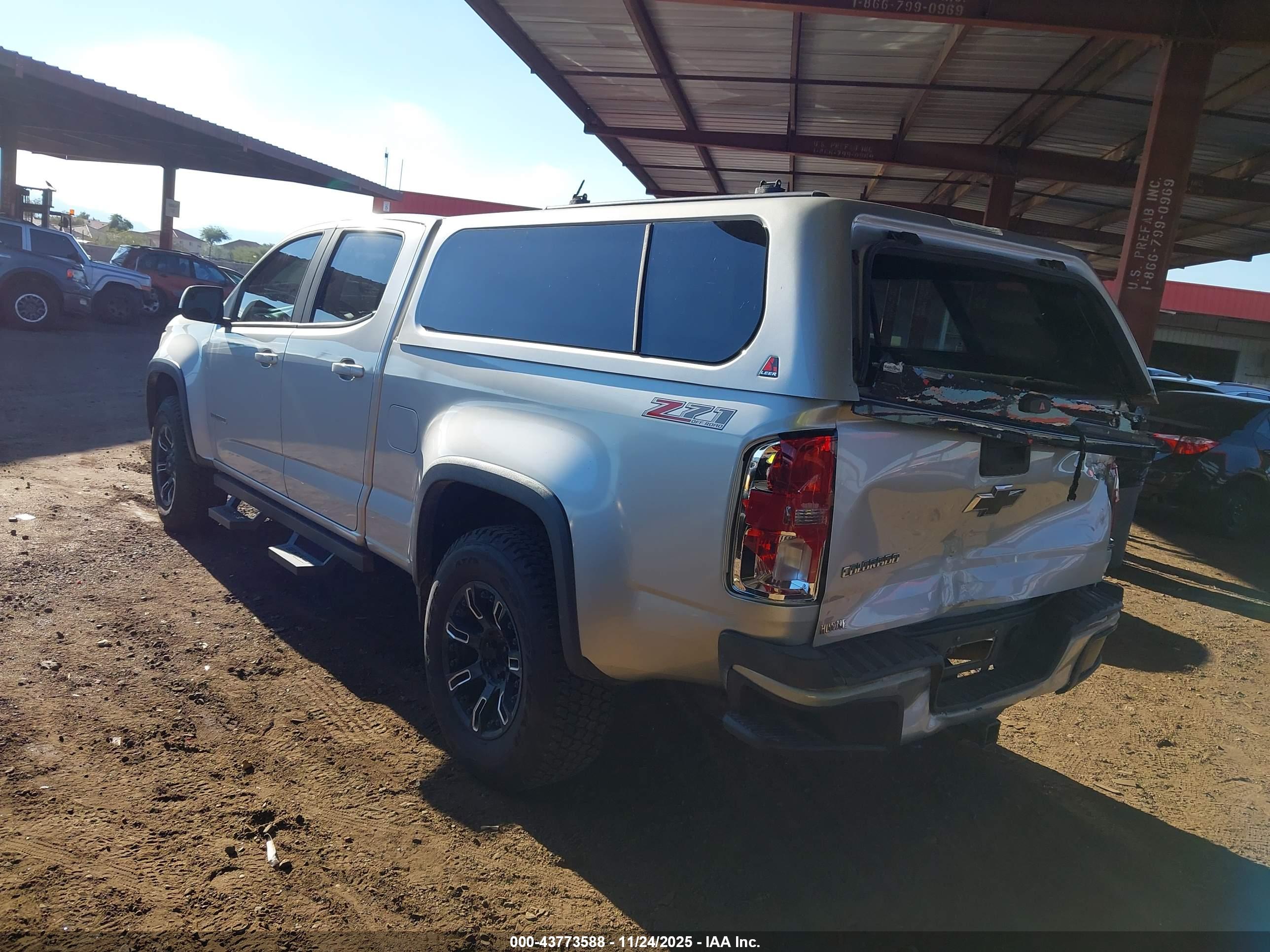 CHEVROLET COLORADO image 3