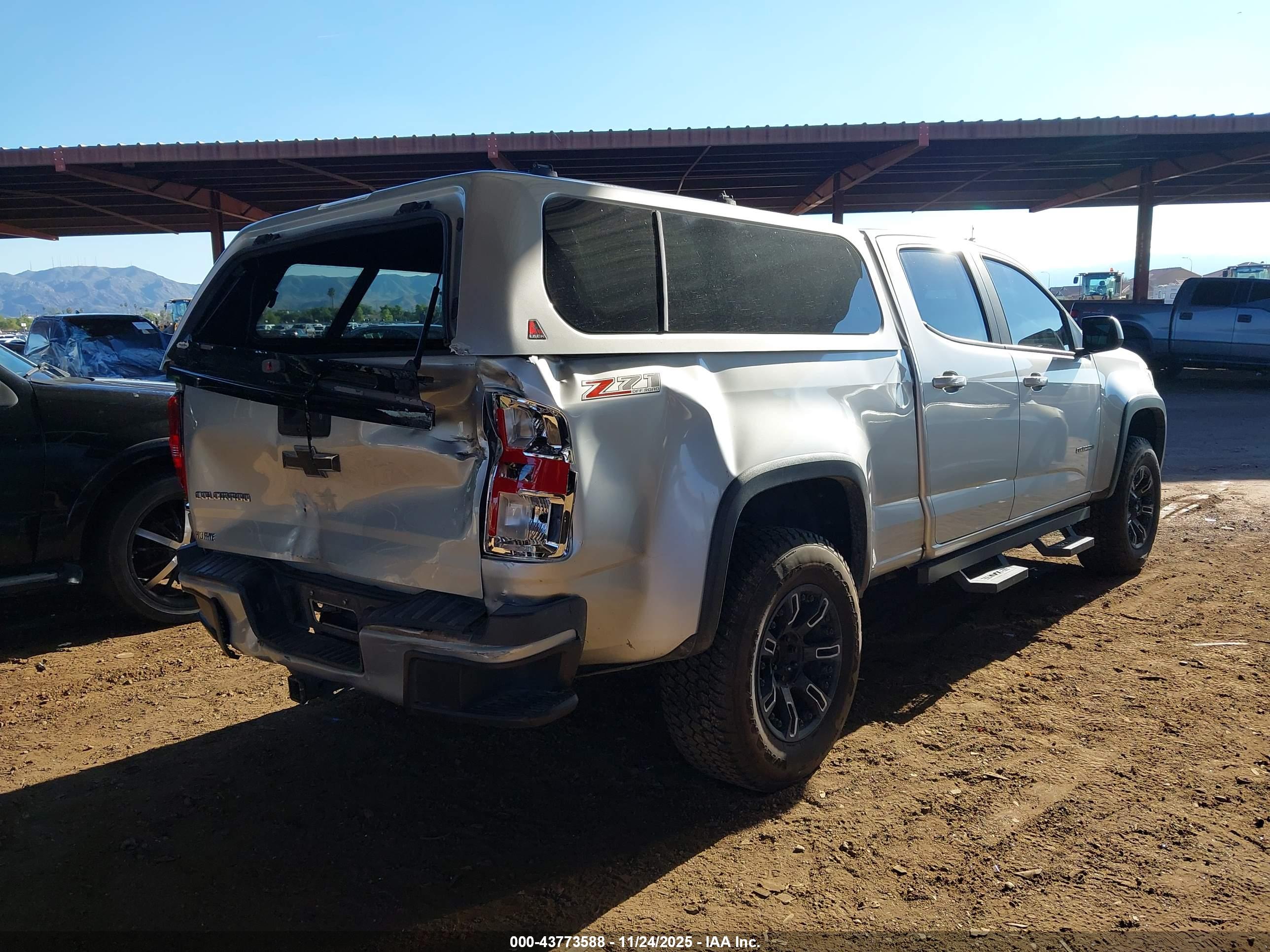 CHEVROLET COLORADO image 4