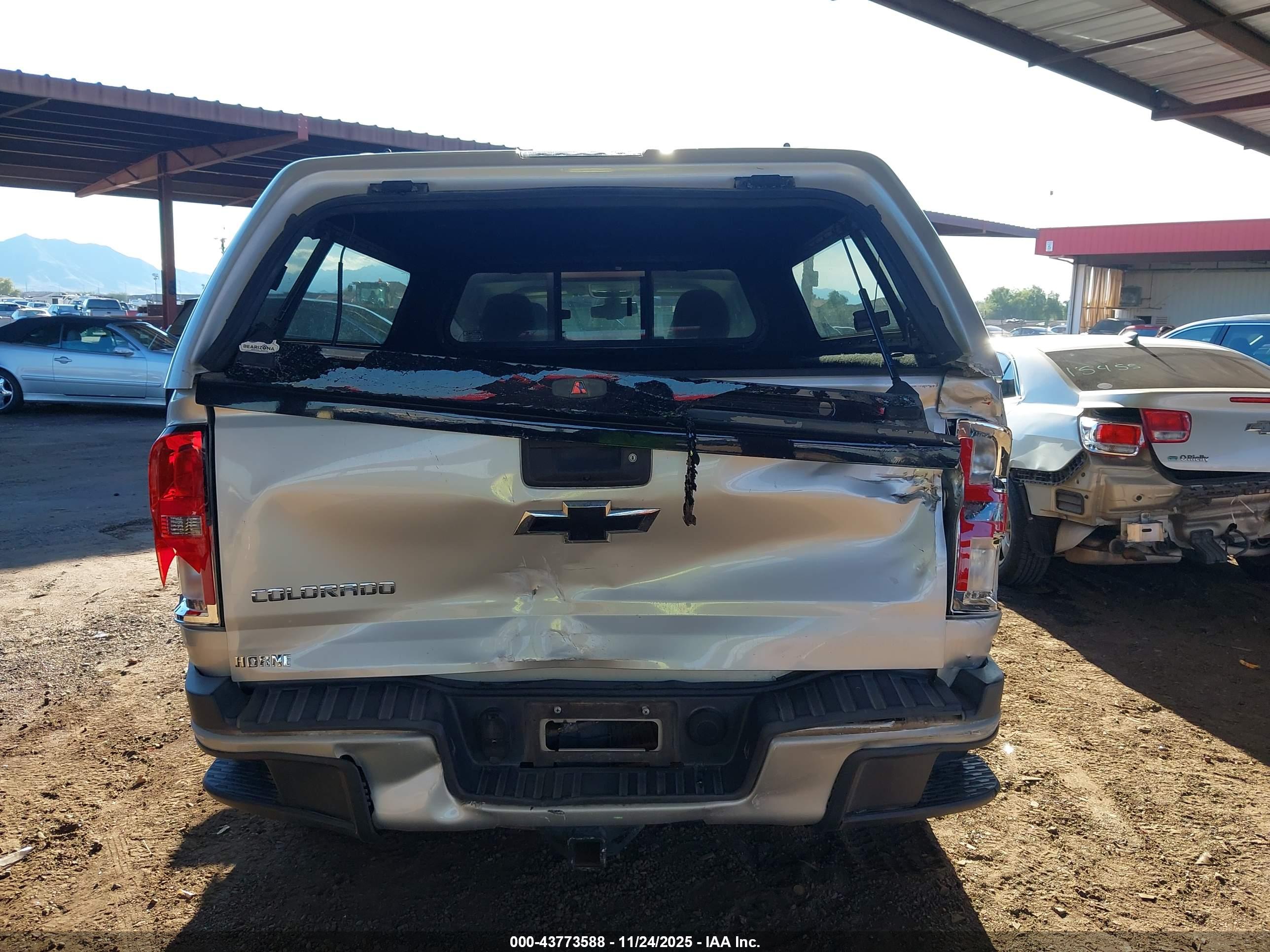 CHEVROLET COLORADO image 6