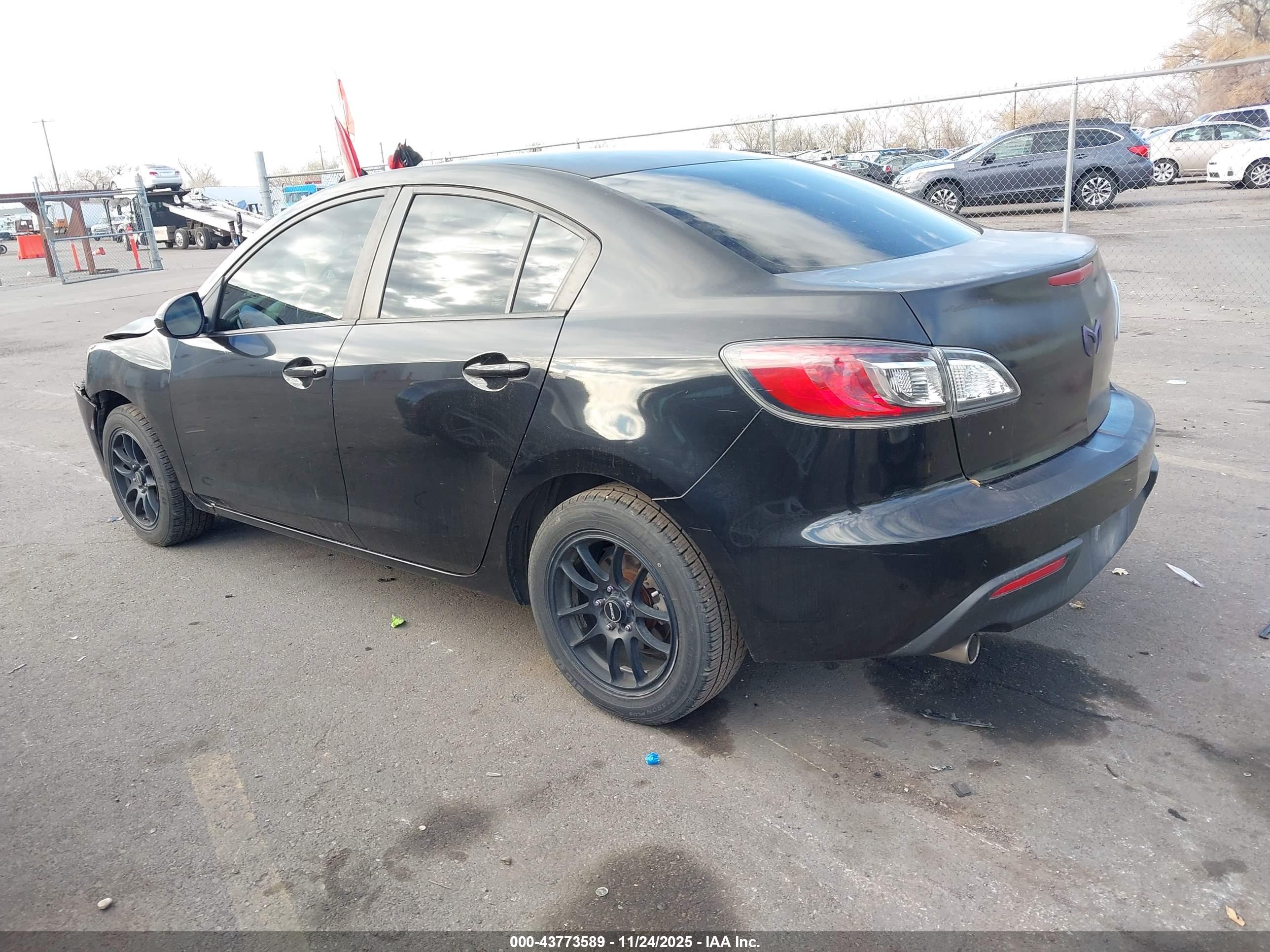 MAZDA MAZDA3 image 3