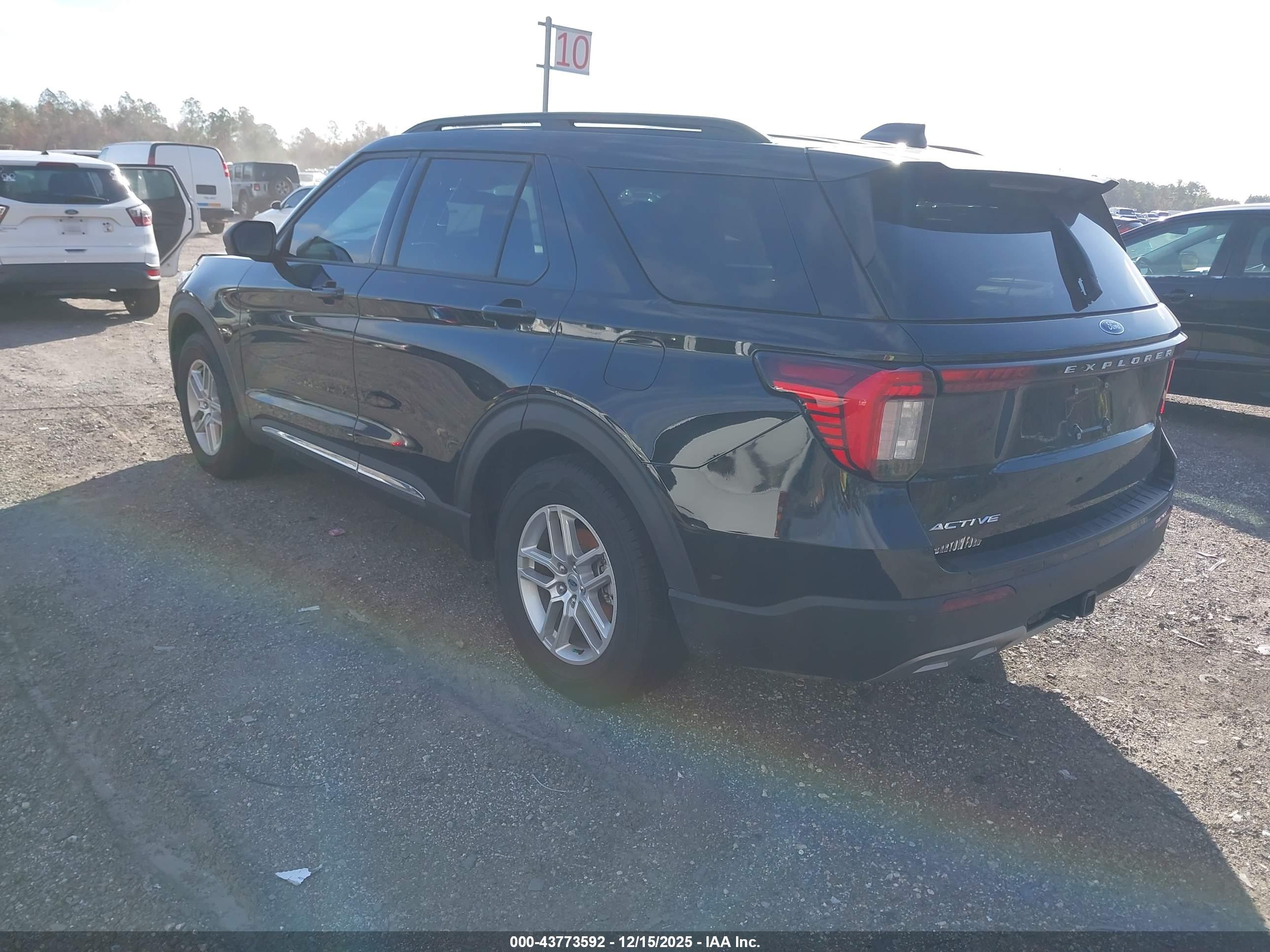 FORD EXPLORER image 3
