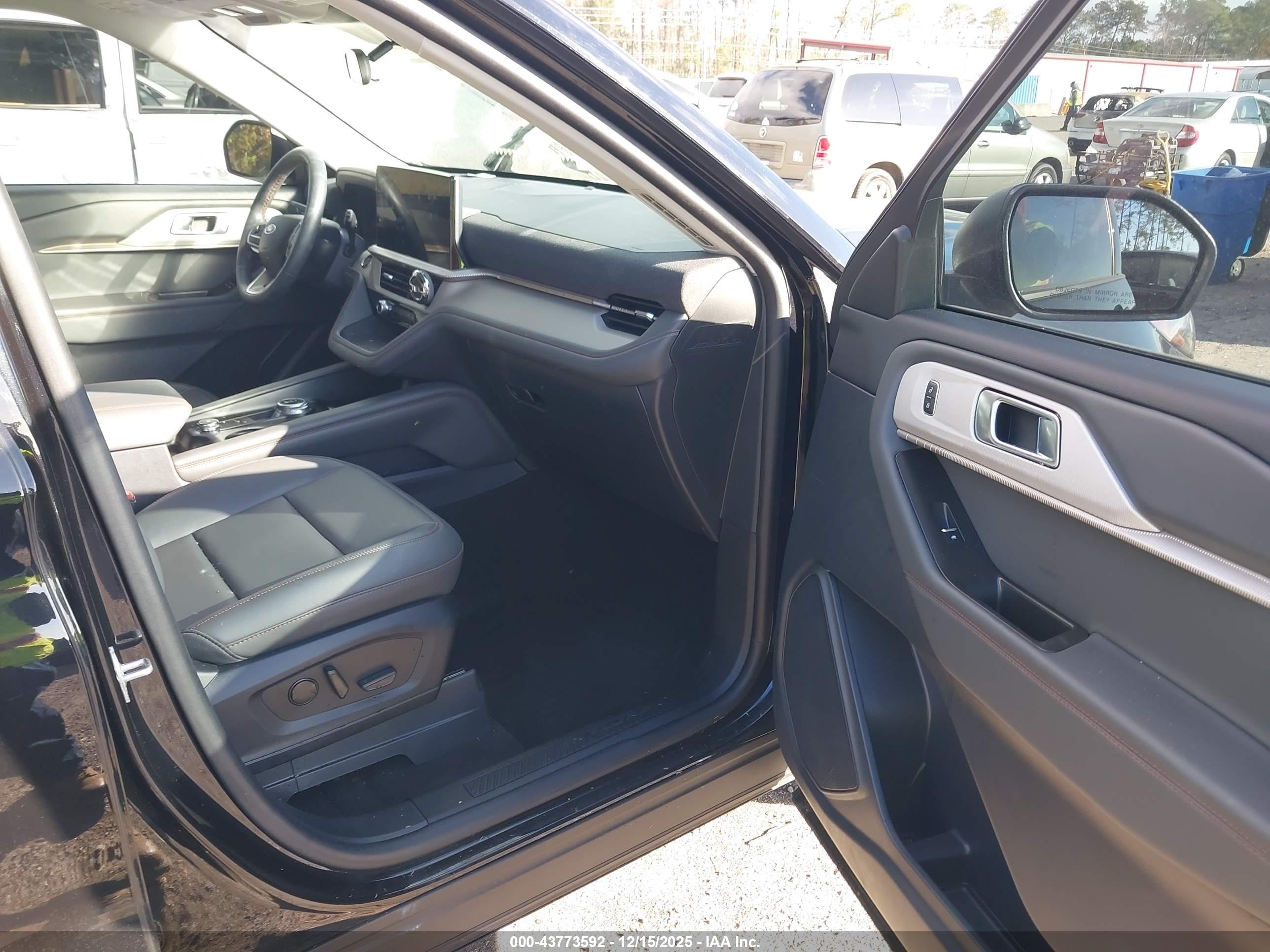 FORD EXPLORER image 5