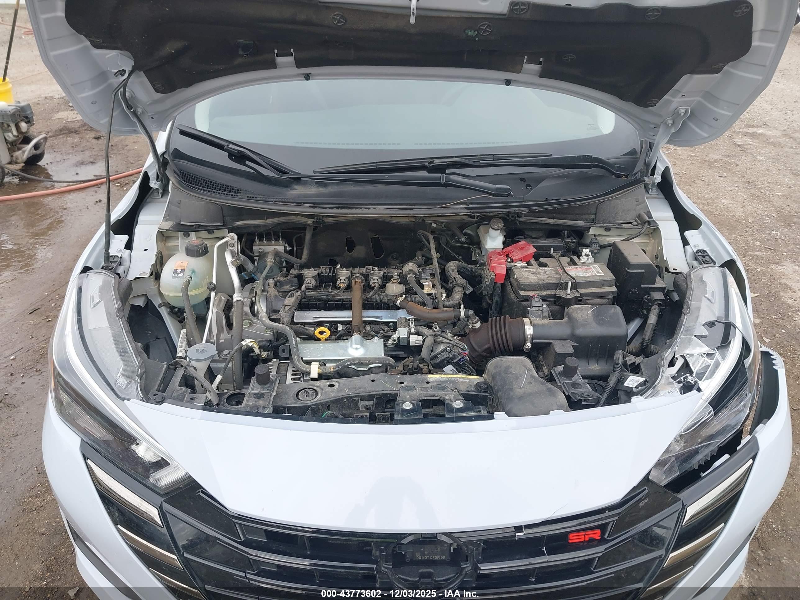 NISSAN VERSA image 10