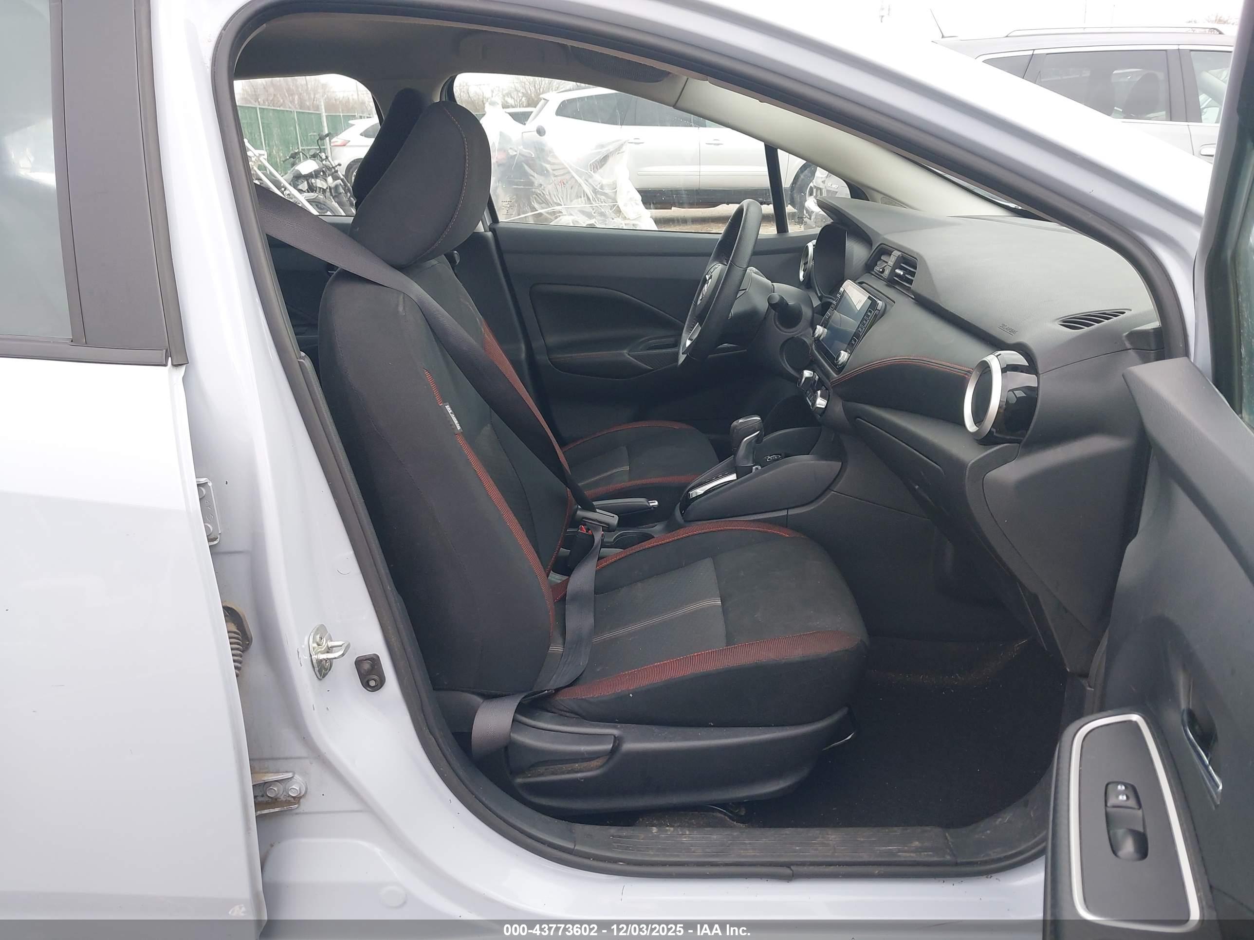 NISSAN VERSA image 5