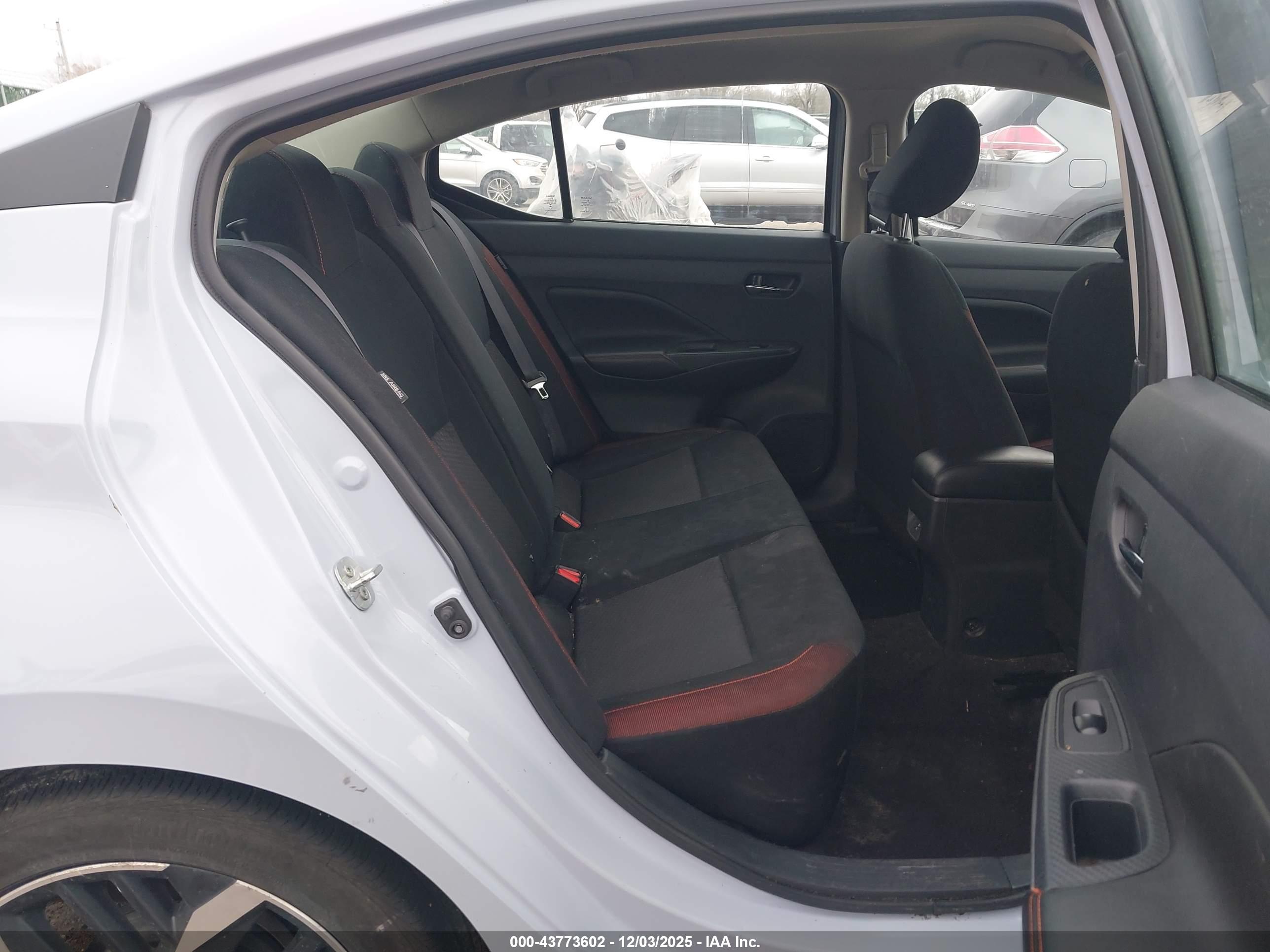 NISSAN VERSA image 8
