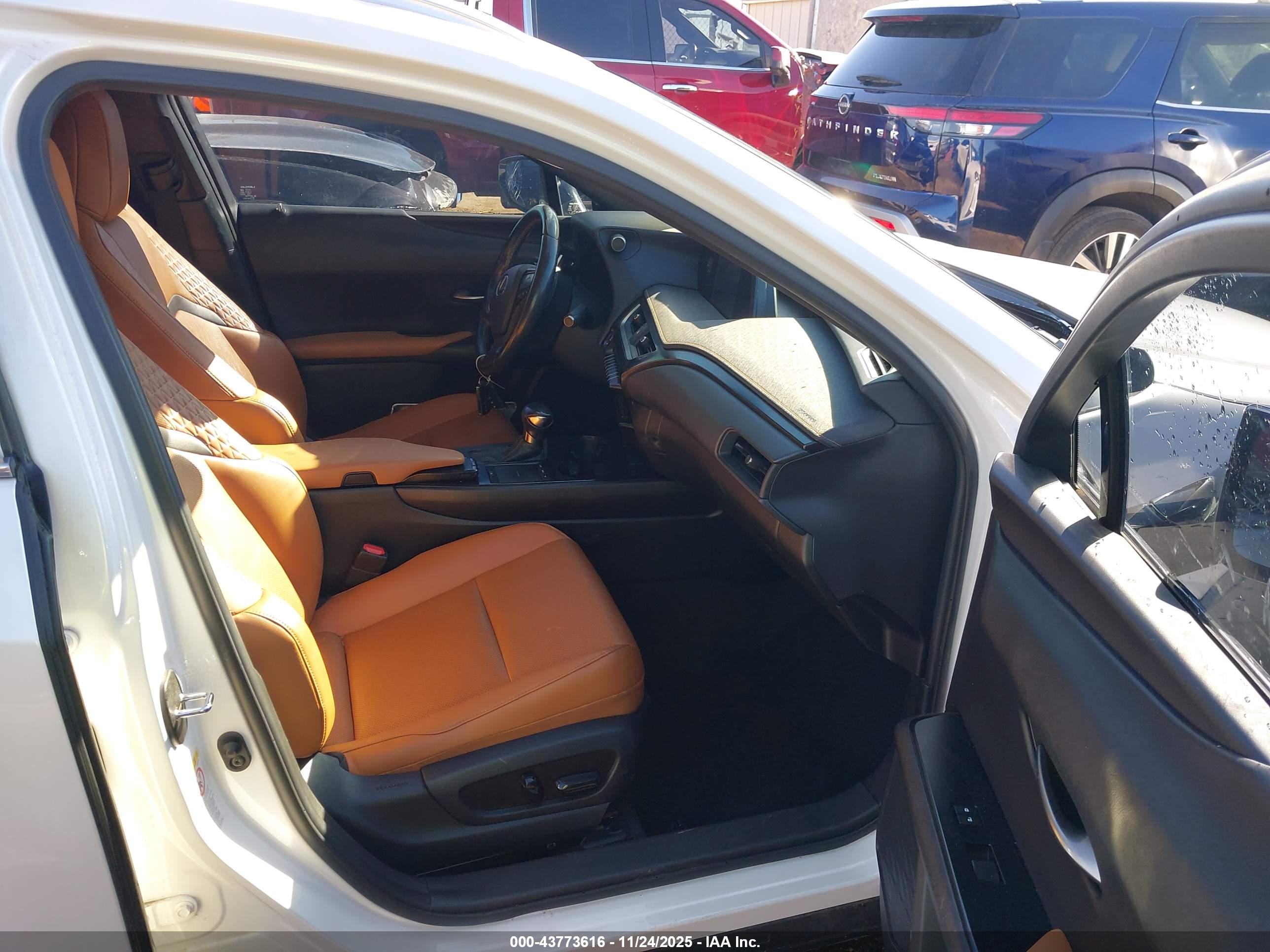 LEXUS UX image 5